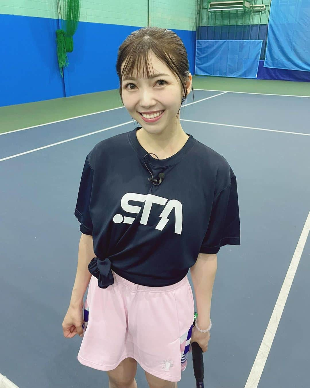 川又智菜美のインスタグラム：「📢🩷 ⁡ スタテニからお知らせあったように 明日9/24(日)東レPPOテニスを有明に観に行きます👀 ⁡ 会場でもし見かけたらぜひ声をかけてください✨ ⁡ 久しぶりの大会観戦楽しみだな〜😆！ ⁡ 写真はバモスさんとの対戦後で汗だくな私です😂 ⁡ #テニス #テニス女子 #tennis #スタテニ #東レPPO #東レ」