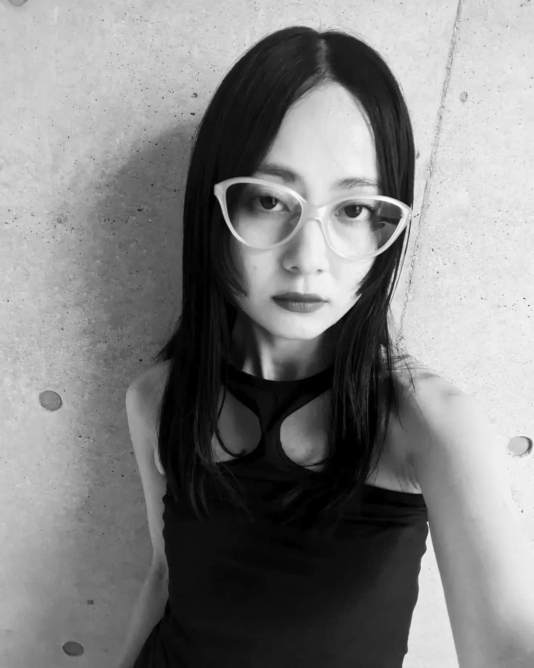 小川琴美のインスタグラム：「ほんの少しレイヤー入れてもらった  ノーアイデアで行ってもしたい感じにまとめてくれる(それも匠な技術で)野口さんのカットは安心感がありすぎて、もう他の人に髪の毛切ってもらえない  いつもありがとうございます  CIECAはスタッフの人たちも優しい🌵  @cieca.noguchi  @cieca.hair」