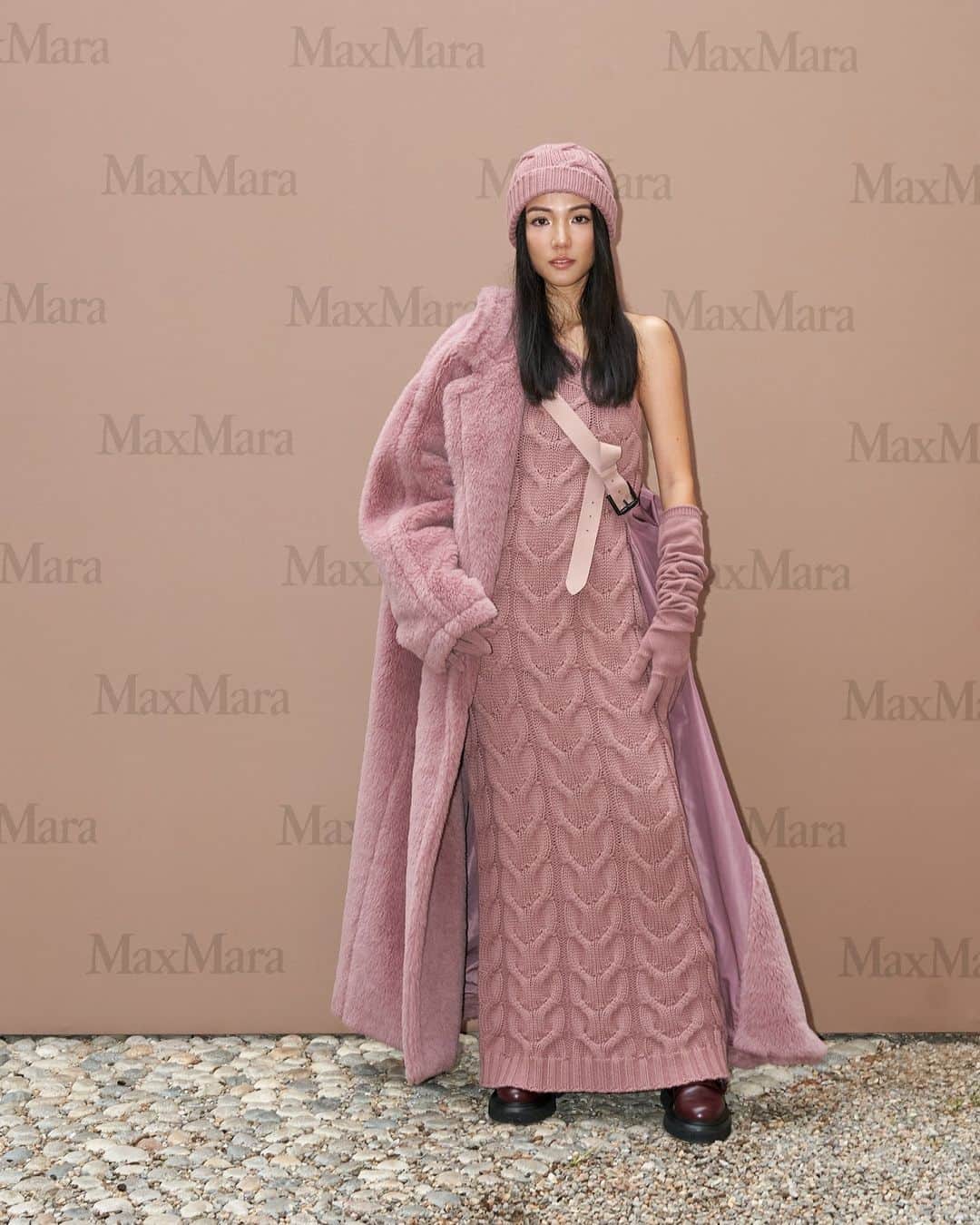 マックスマーラのインスタグラム：「Chic guests. Yoyo Cao, Alexandra Pereira, Ami & Aya, Anna Dello Russo, Anna Vitiello and Belen Hostalet attend the #MaxMaraSS24 runway show wearing #MaxMara looks. #MFW」