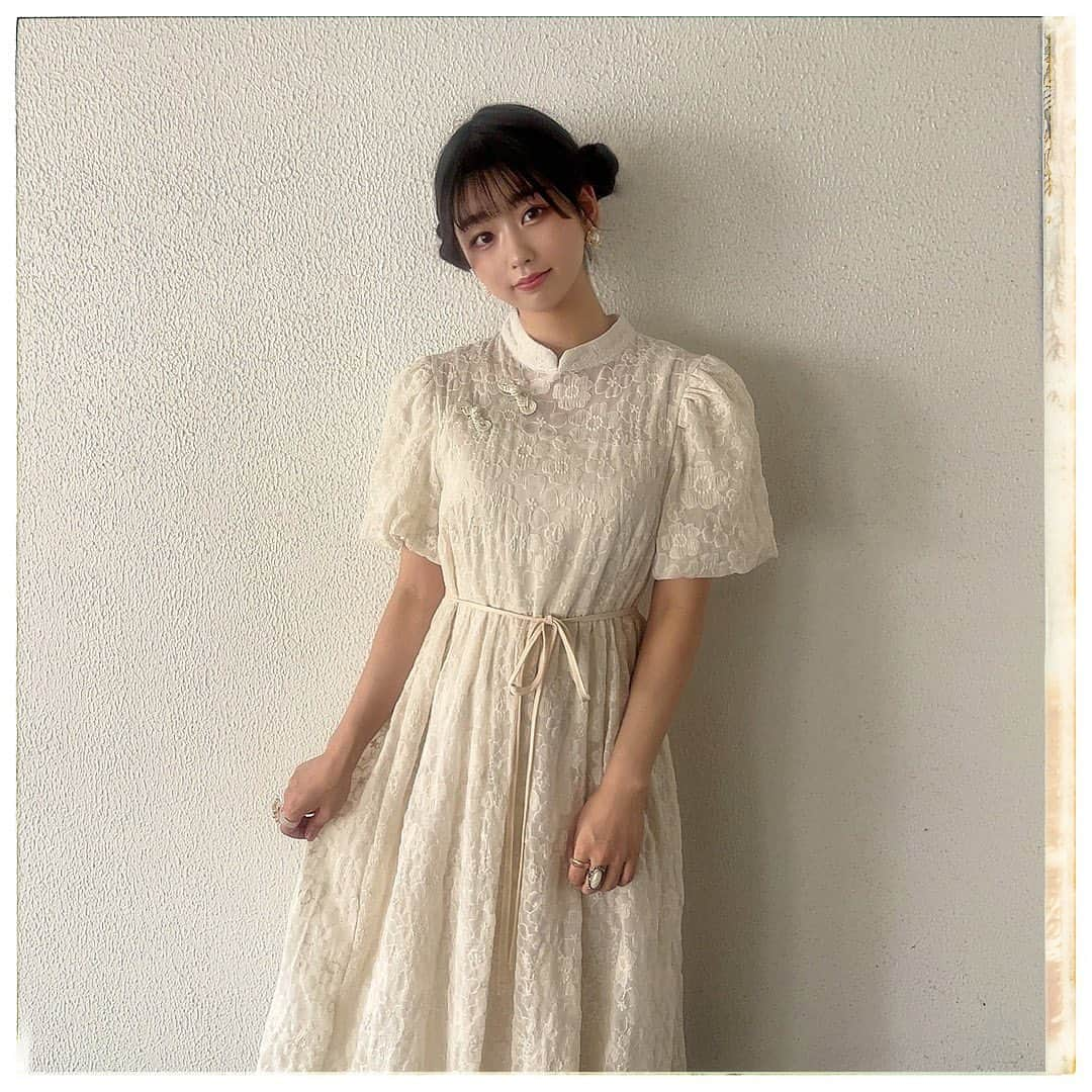 奥森皐月さんのインスタグラム写真 - (奥森皐月Instagram)「. . . 明日10:00〜 フジテレビ系『ワイドナショー』に出演いたします！ . ワイドナティーンとして初出演です。 果たして私がティーンを名乗っていいのでしょうか。若者を代表していいのでしょうか。ぜひリアルタイムでご覧ください☺︎ . . . QJWebにて『奥森皐月のお笑い事件簿』最新記事が公開されています。 今月は歴史に残るであろう事件、ランジャタイ国崎さんの七変化と有吉クイズ深夜枠復活について書いています。 毎月お笑いについて限って記事を書いていますが、案外トピックが尽きません。すべてのお笑いに携わる人、ありがとう。 . 今月の記事も先月の記事もその前の記事も良いのでQJWebからお読みください！最新回はストーリーズハイライト「9月告知」のリンクからご確認いただけます。 . . . #奥森皐月 #ワイドナショー #フジテレビ #ワイドナティーン #出演情報 #QJWeb #お笑い #テレビ #ラジオ #レトロ #セミロング #チャイナ #チャイナ風 #ワンピース #ヘアアレンジ #イヤリング #スターダストプロモーション」9月23日 20時01分 - satuki_okumori_official