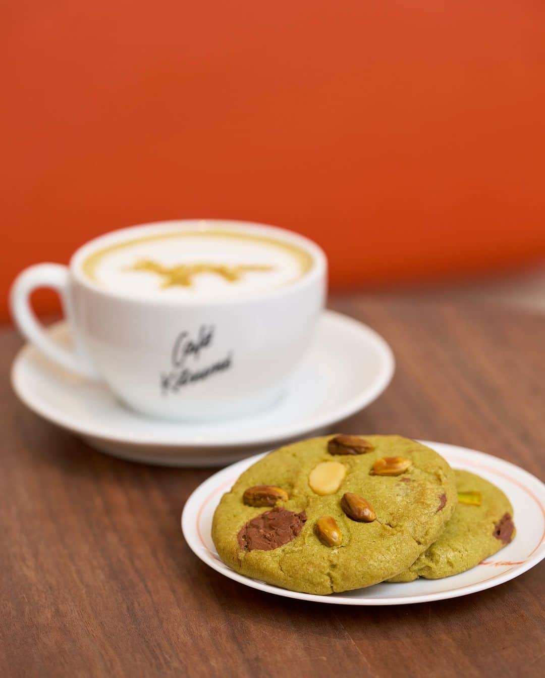 Café Kitsuné Parisさんのインスタグラム写真 - (Café Kitsuné ParisInstagram)「Discover the ever-evolving pistachio season at #CafeKitsuneBellavita 🇹🇼   Introducing our Pistachio Latte, perfect whether you prefer it hot or cold, along with our delightful new Chocolate Matcha. Elevate your experience with our Pistachio Cookie for a truly delightful treat 🌟💚 - 👉 Café Kitsuné Bellavita 2F, No. 28, Songren Rd, Xinyi District, Taipei City, Taïwan 110 Monday-Sunday: 11am-9:30pm」9月23日 20時04分 - cafekitsune