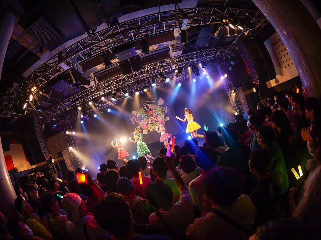 のインスタグラム：「. #ナカフェス2023 #バンもんナカフェス  ご来場＆配信でご覧いただきありがとうございました🍎🍏 #りんご娘 は初参加でしたが皆さんのおかげでとっても楽しかったです🎧  バンドじゃないもん！MAXX NAKAYOSHIさん、出演させていただきありがとうございました🙇‍♀️また出られるように頑張ります💪」