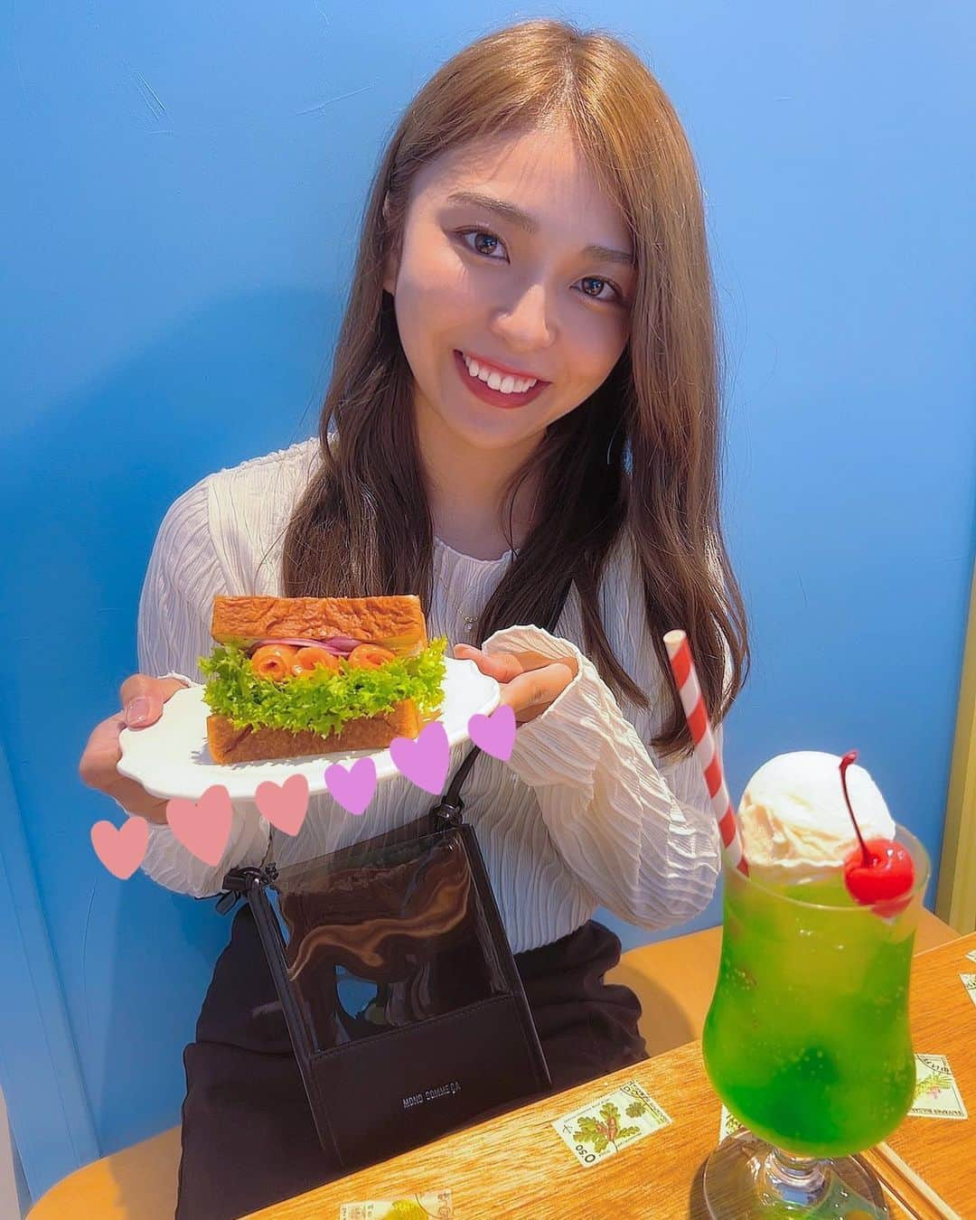 イチサキミキのインスタグラム：「クリームソーダすき🍈🍨🍒 ・ 数年ぶりに親友ちゃんとランチ🩵💛 ・」