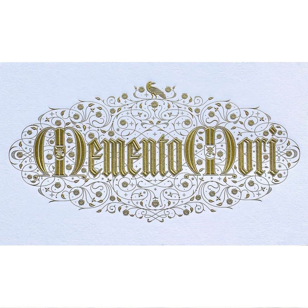 Seb Lesterのインスタグラム：「I just got these back, seriously, check the full set of pics!👉 'Memento Mori' is Latin for 'Remember that you [have to] die'. At face value, it's morbid, but the phrase is really about life, it’s about time. It’s about the precious and finite nature of our lives — a reminder to live life to the fullest. #MementoMori #mementomoriart #calligraphy #seblester」