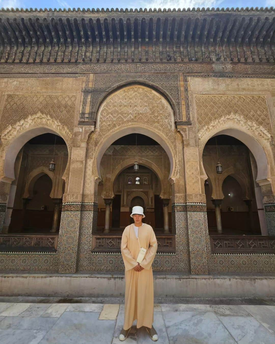 アイス・サランユーさんのインスタグラム写真 - (アイス・サランユーInstagram)「ปิดท้ายรูปทริป Morocco นี้ด้วย 🔺️ความงามของสถาปัตในโรงเรียนศาสนาอายุกว่า100ปี  🔺️ความมีชีวิตชีวาของตลาดเก่าเมืองเฟส 🔺️ความน่าสนใจของการทำอุตสาหกรรมเครื่องหนังระดับโลกของโมรอคโค 🔺️และความอลังการแบบสุดๆของห้องอาหาร5ดาวที่ถูกจัดขึ้นจากพื้นที่วังเก่าอายุกว่า100ปี  รูปที่เหลืออีก แสนรูป ลงใน @icesarunyu_official #icesarunyuinmorocco  #icesarunyuaroundtheworld」9月23日 20時20分 - icesarunyu