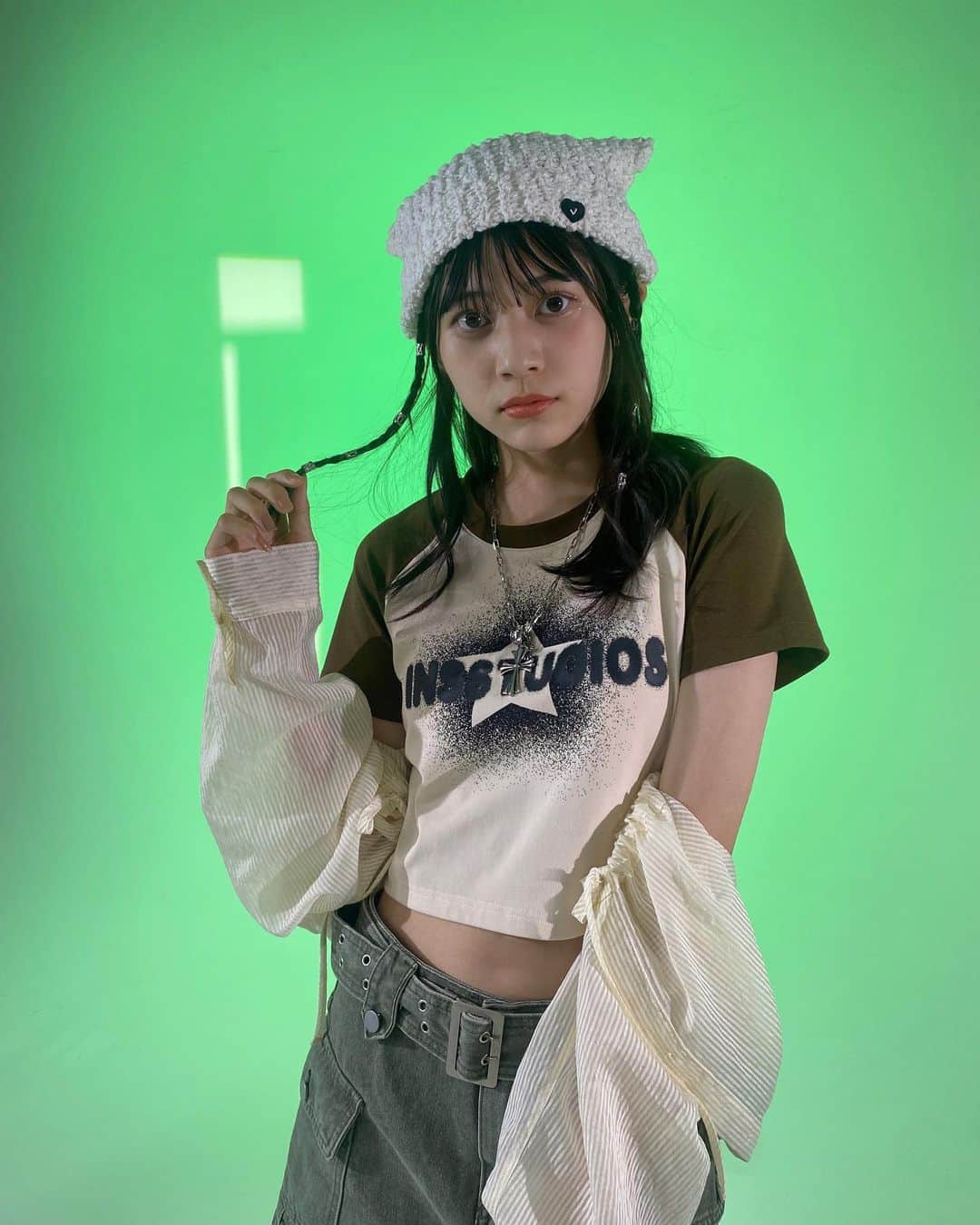 のインスタグラム：「｢秋おnewなブーツBOOM‼︎｣のオフショ！  普段履かないようなブーツも履けて楽しい撮影でした♡  猫耳のニット帽もかわいかった＾＾  かわいいブーツたくさん載ってるのでぜひチェックしてください~！  #吉本麗南#ニコラ#nicola#ニコラ10月号発売中#ニコモ」