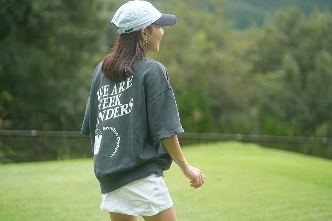 井上奈保さんのインスタグラム写真 - (井上奈保Instagram)「🌧️🌦️☁️🌥️⛅️🌤️ #golflife 自分のスコアと戦った日 中々簡単には目標を超えさせてくれない.. でも苦手すぎた7番アイアンを克服出来たので良しとする！ また次回頑張ります！ 110切りへの道のりが遠い。。笑  すっかり秋っぽ🌾  #ゴルフ女子 #ゴルフウェア #カジュアルゴルフ」9月23日 20時13分 - inouenaho1207