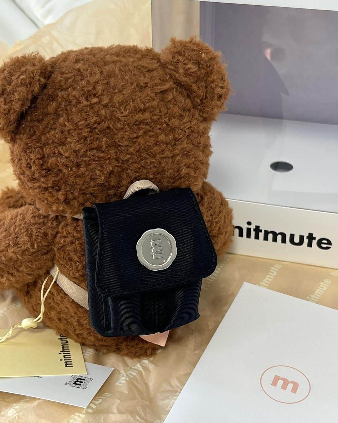 岡元優香さんのインスタグラム写真 - (岡元優香Instagram)「.  @minitmute の trip bear 🧸🤍  minitmuteの ミニバック背負ってて かわいい🤍🖤  #minitmute」9月23日 20時15分 - ___o3yuka._