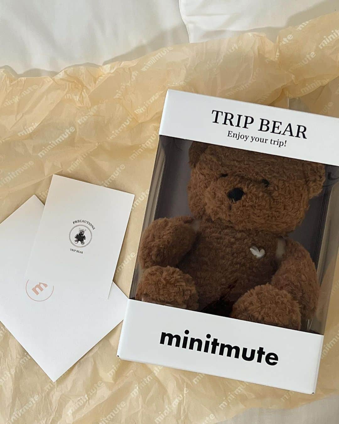 岡元優香さんのインスタグラム写真 - (岡元優香Instagram)「.  @minitmute の trip bear 🧸🤍  minitmuteの ミニバック背負ってて かわいい🤍🖤  #minitmute」9月23日 20時15分 - ___o3yuka._