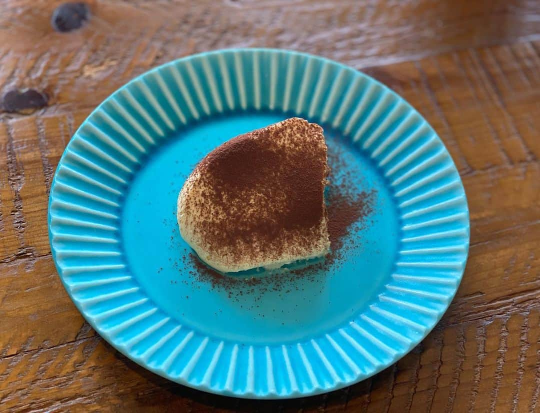 加藤超也のインスタグラム：「tiramisu 🇮🇹  「私を元気づけて」という意味。 食事は心を癒す。それも食トレ 思い入れがもっとも重要！  #tiramisu #amore #importante」