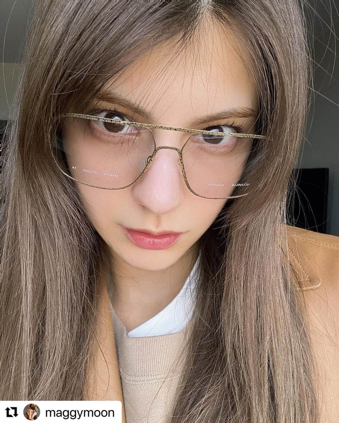MYKITA SHOP TOKYOのインスタグラム：「モデルのマギーさん（@maggymoon）が着用して下さってるいるのは、STUDIO14.1 Gold/Black Terrazzoです。 ご愛用いただきありがとうございます。 _____ #mykita  #mykitastudio  #eyewear #マイキータ」