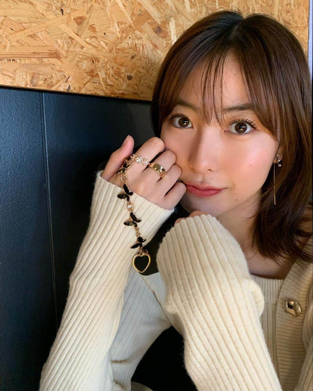 平塚麗奈さんのインスタグラム写真 - (平塚麗奈Instagram)「・ 秋らしくなってきましたね〜 久しぶりに長袖着た、、  大好きな栗とお芋スイーツが溢れてる誘惑の季節(幸せ)  (今のスマホカバー デザインもフィット感もらぶすぎる🦋🖤」9月23日 20時22分 - hiratsuka_reina