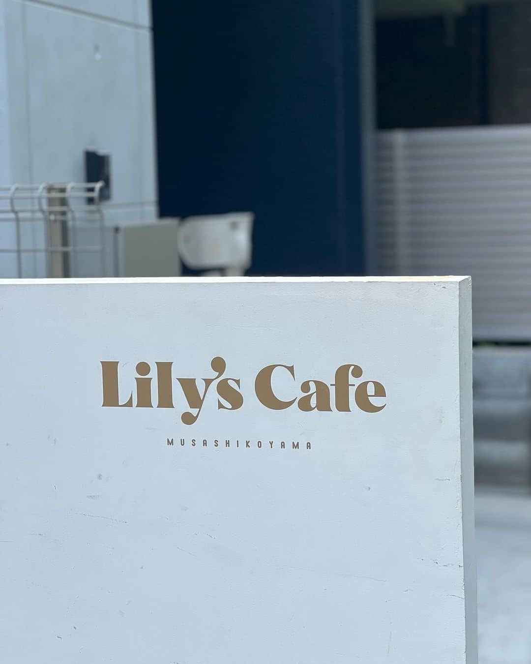 Isakoさんのインスタグラム写真 - (IsakoInstagram)「Lily's Cafe 💕  週末限定の可愛すぎるカフェへ☕️ 大人可愛い秋先取りコーデで🍂  とっても可愛くてお上品なワンピースは LAISSE PASSE（レッセ・パッセ）から 新作で出たワンピース👗 私はモカのSサイズ（26000円税抜） を着用しています💕 小物はファーで合わせました☺️  Lily's の淡色な雰囲気にぴったり✨✨ 秋のデートで沢山着たいお洋服💐 　 @laisse_passe  　 　 　  #骨格ウェーブ#骨格ナチュラル#大人かわいい#大人フェミニン#骨格ストレートコーデ #laissepasse #レッセパッセ #laissepasseonlinestore #レッセパッセオンラインストア#pr」9月23日 20時23分 - ichaaako