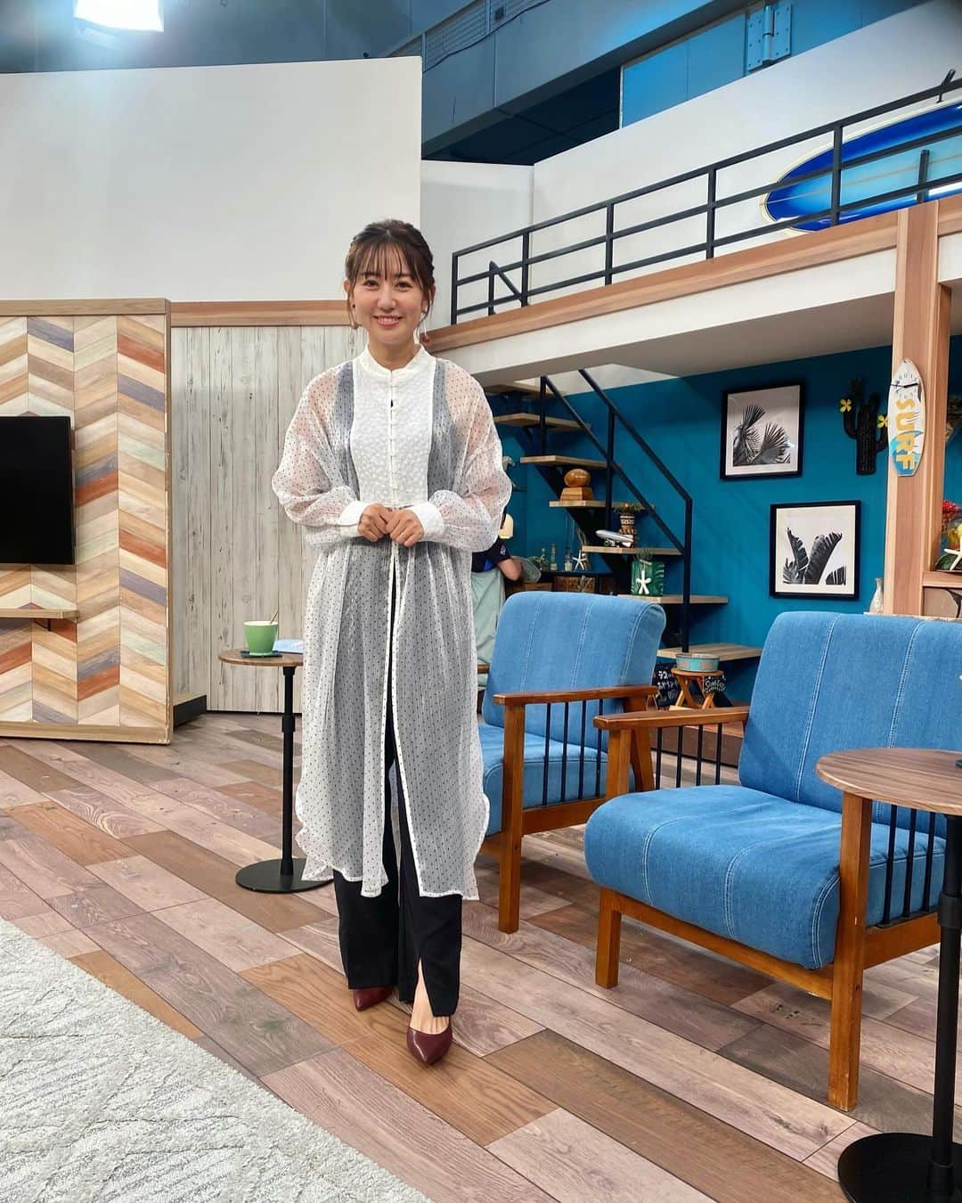 のインスタグラム：「. 昨日は関西テレビ「スロイジ」 私にとっての最後の出演でした！✨  なんと、昨日で20回目のゲスト出演だったそうで！😳！ いつもとっても優しい空気が流れている 私にとって癒しのお仕事でした😭❤️ 見てくださった皆さま ありがとうございました！ スロイジはあと１週間ありますので ぜひみんなで応援しましょーう😍  衣装はこちら。  シャツワンピース、パンツ @terrace___official  ピアス @soa.jp  スタイリスト @stylist_franc chie oshitani」
