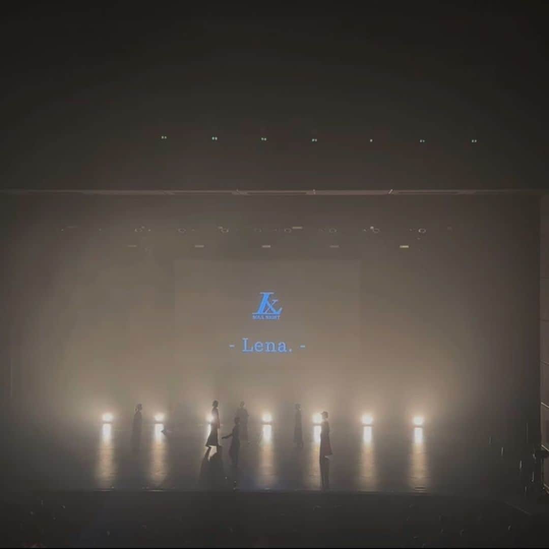 眞家泉のインスタグラム：「. 今年の夏も 踊りました🌻  現役の頃のメンバーと踊れることは感慨深く、初めましてのみんなに出会えたことも嬉しく 同じ舞台で思いを込めて踊ることができて幸せでした *. 関わってくれた方々、観てくれた方々、ありがとうございました  リハな日々も本番も 最高に最高に、最高に楽しかった🪄」