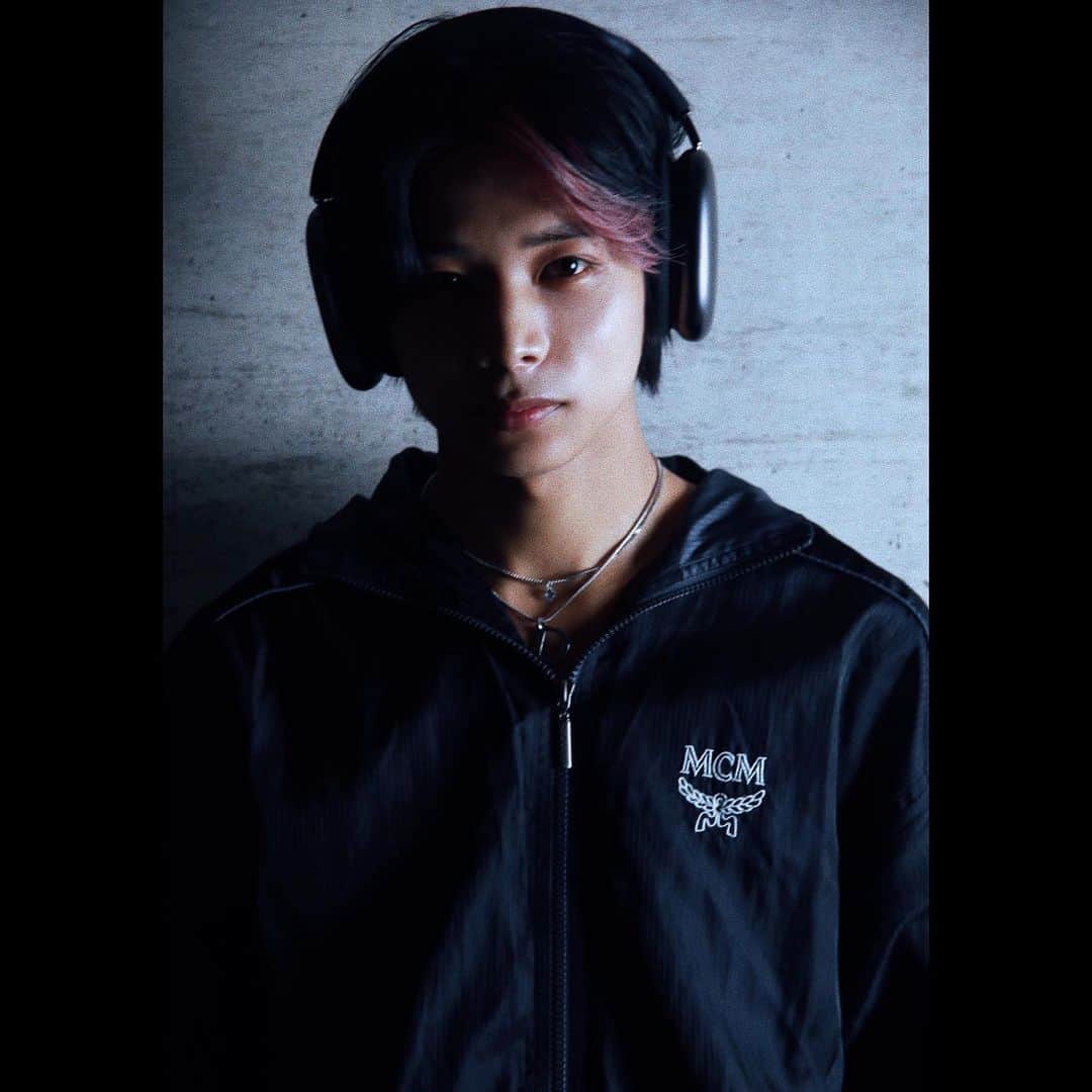 岡春翔のインスタグラム：「🎧」