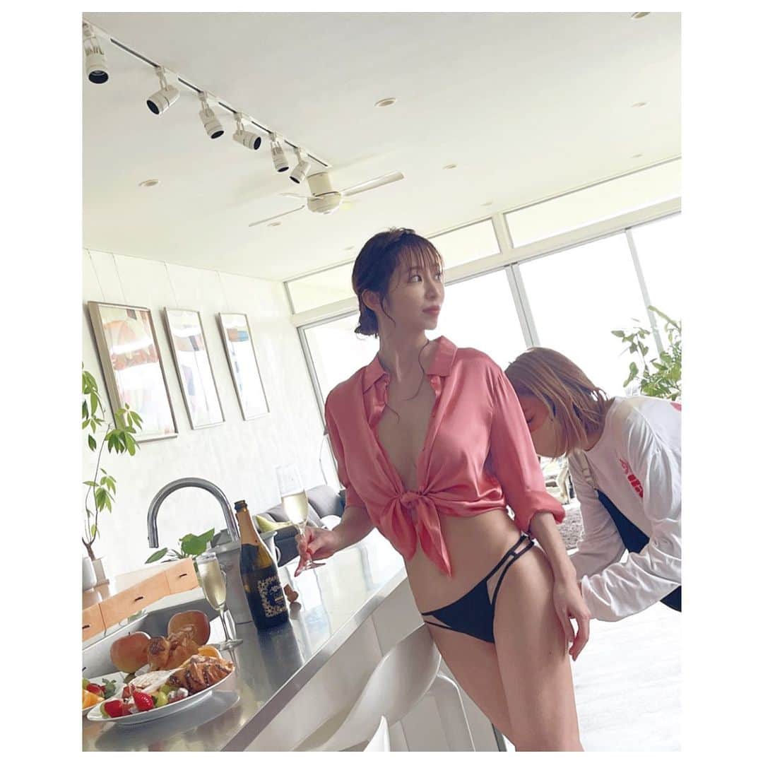 塩地美澄のインスタグラム：「発売中のFRIDAY 未だの方はご覧くださいね🤲  デジタル写真集『Pearl オール未公開スペシャルEdition』 オフショット📷 #塩地美澄」