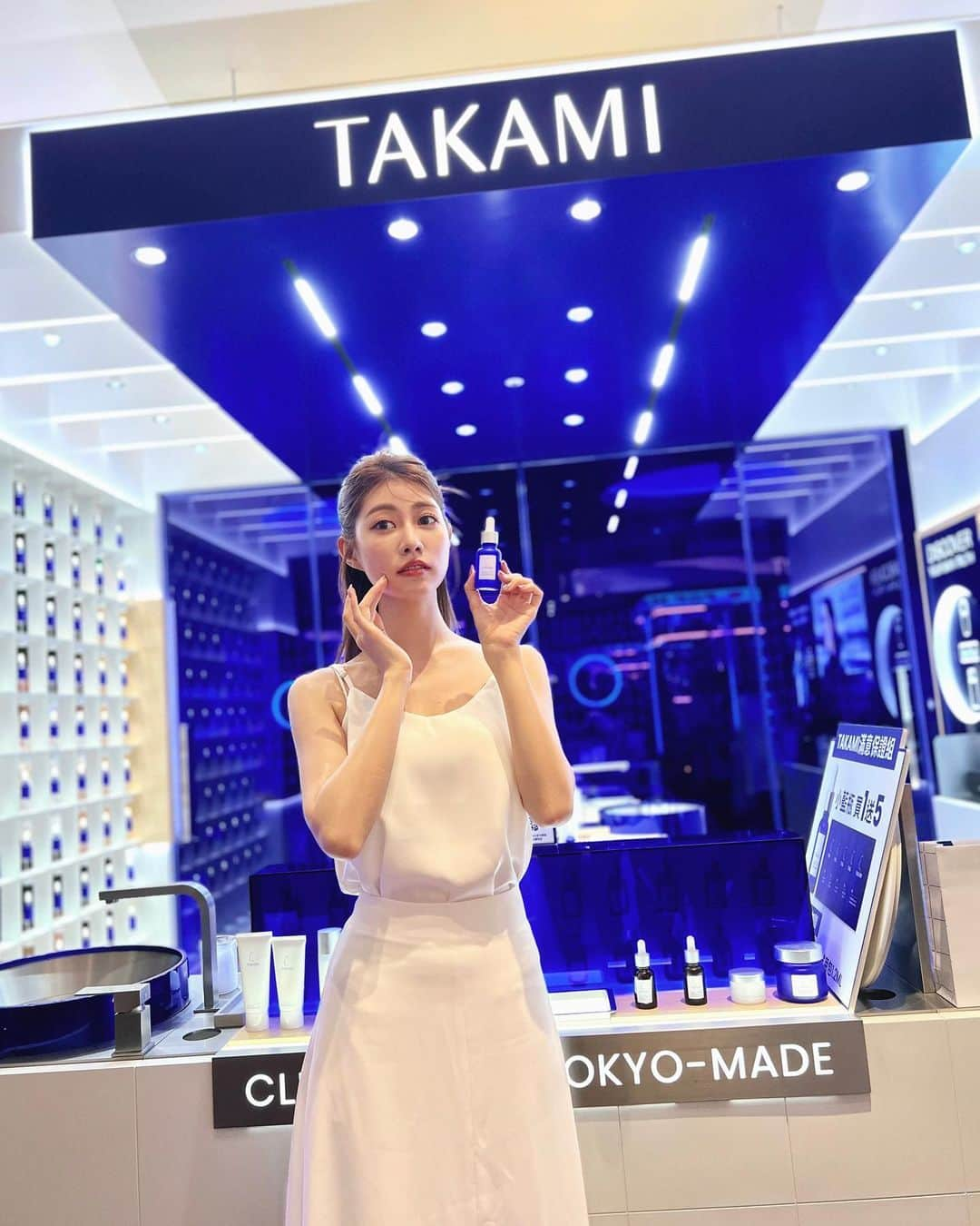 阿部マリアのインスタグラム：「TAKAMI’s new store open in Taipei 💙☁️ @takami_tw」