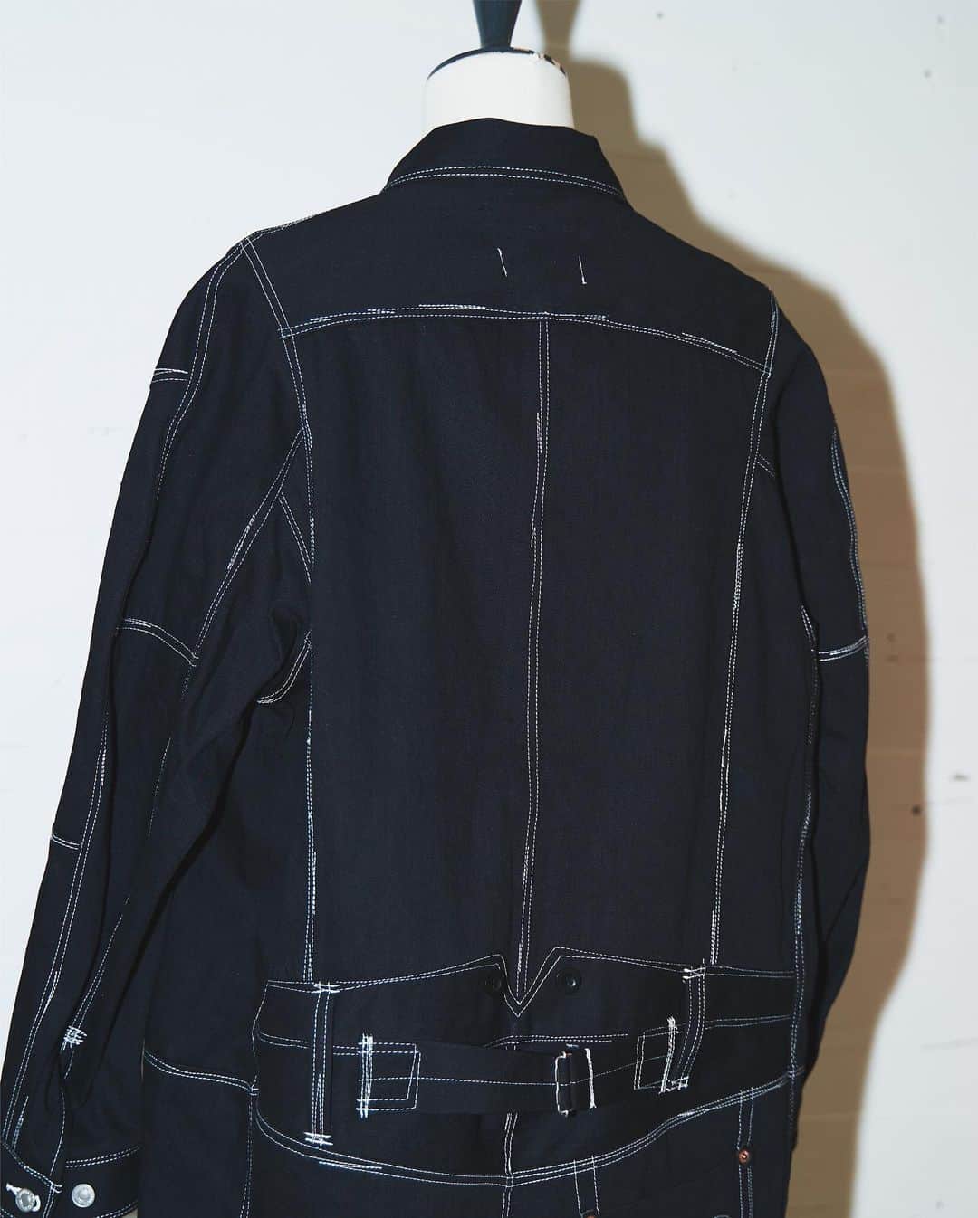 JOINT WORKSさんのインスタグラム写真 - (JOINT WORKSInstagram)「【JUNYA WATANABE MAN×levis】 伝統的な物づくりと、歴史あるベーシックを解釈・解体して、新しいメンズカジュアルを打ち出しています。良き物づくりの工場を所有した尊敬出来るブランドとのコラボレーションを手法とし、Wネームの先駆け的存在のブランドとしても高い評価を得ています。  no.23020731101030 @baycrews   #jointworks#junyawatanabeman #levis」9月23日 21時00分 - jointworks.jp