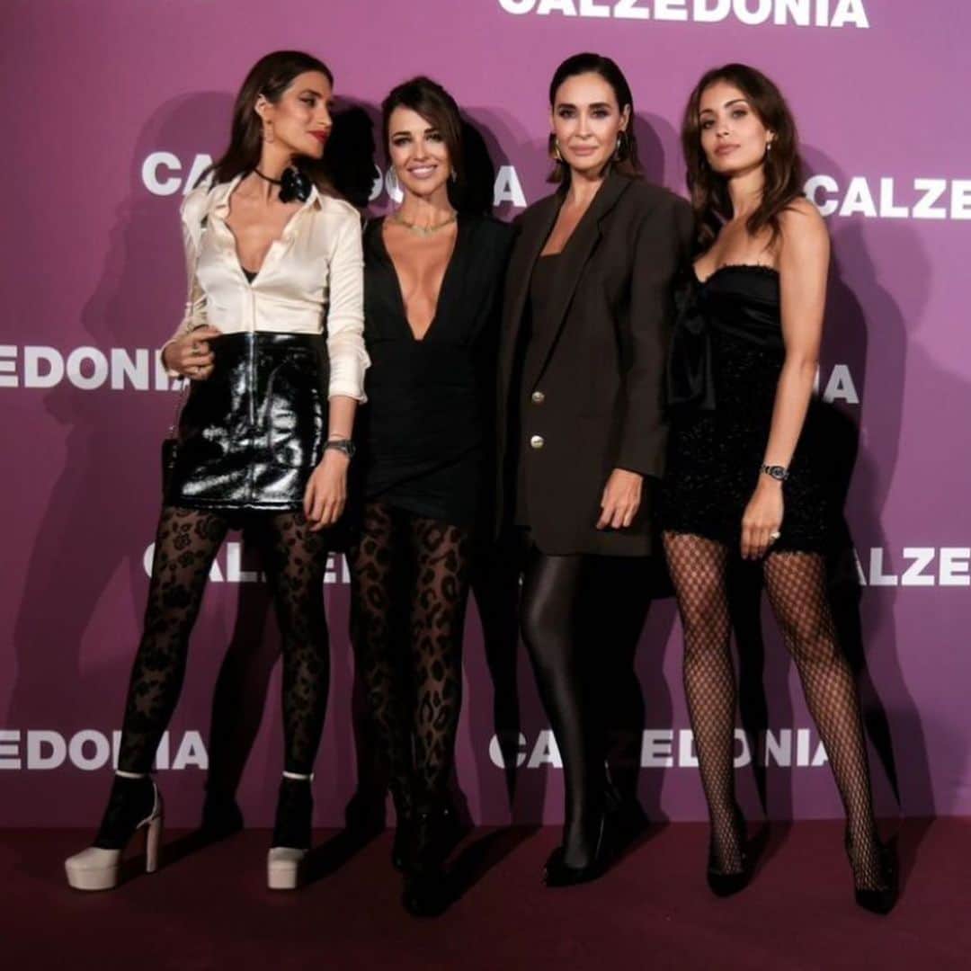CALZEDONIAさんのインスタグラム写真 - (CALZEDONIAInstagram)「Every girl has her fav pair of #Tights ✨  #Calzedomania」9月23日 20時39分 - calzedonia