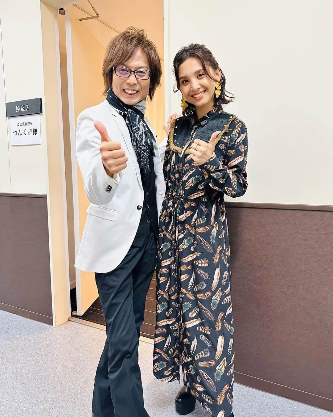 Beverlyのインスタグラム：「「LIVES TOKYO 2023」に今年も出演させていただきました！  So happy to see you again, @tsunku_boy さん！Thank you for letting me sing your beautiful song 「Happy Now」😌  I was able to perform with these amazing people! Violinist, Takaaki Shirai and back up vocals, Wakana and Ryuga Camui!  Got to take a picture with the MC, Shoichiro Minami too.  This has been another inspiring day. Thanks to LIVES TOKYO and their warm and kind staff. 😌  #白井崇陽 さん 🎻 #若渚 さん 🎤 #神威龍牙 さん 🎤  #南正一郎 さん」