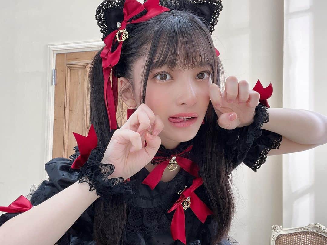 蛭田愛梨のインスタグラム：「🐈‍⬛❤️‍🩹  気まぐれな子猫 Le chaton capricieux  #babythestarsshinebright」