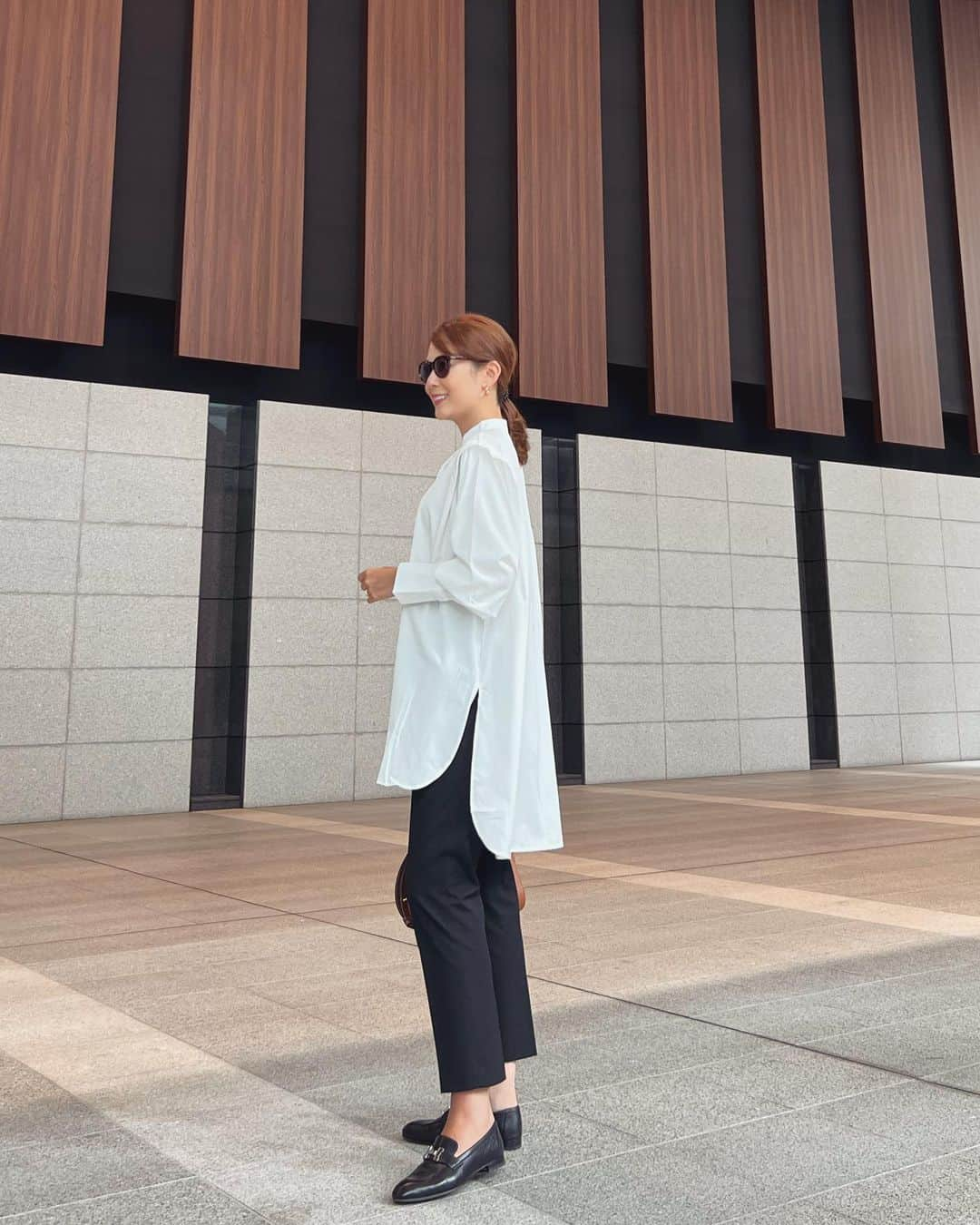 MAICOさんのインスタグラム写真 - (MAICOInstagram)「#outfit . . ショルダータックと長めの丈がポイントのシャツ。 胸元のピンタックもお気に入り◡̈*  Tops... @nostalgia_jp  #nostalgiajp #ノスタルジア #noszozo」9月23日 20時45分 - maico0327