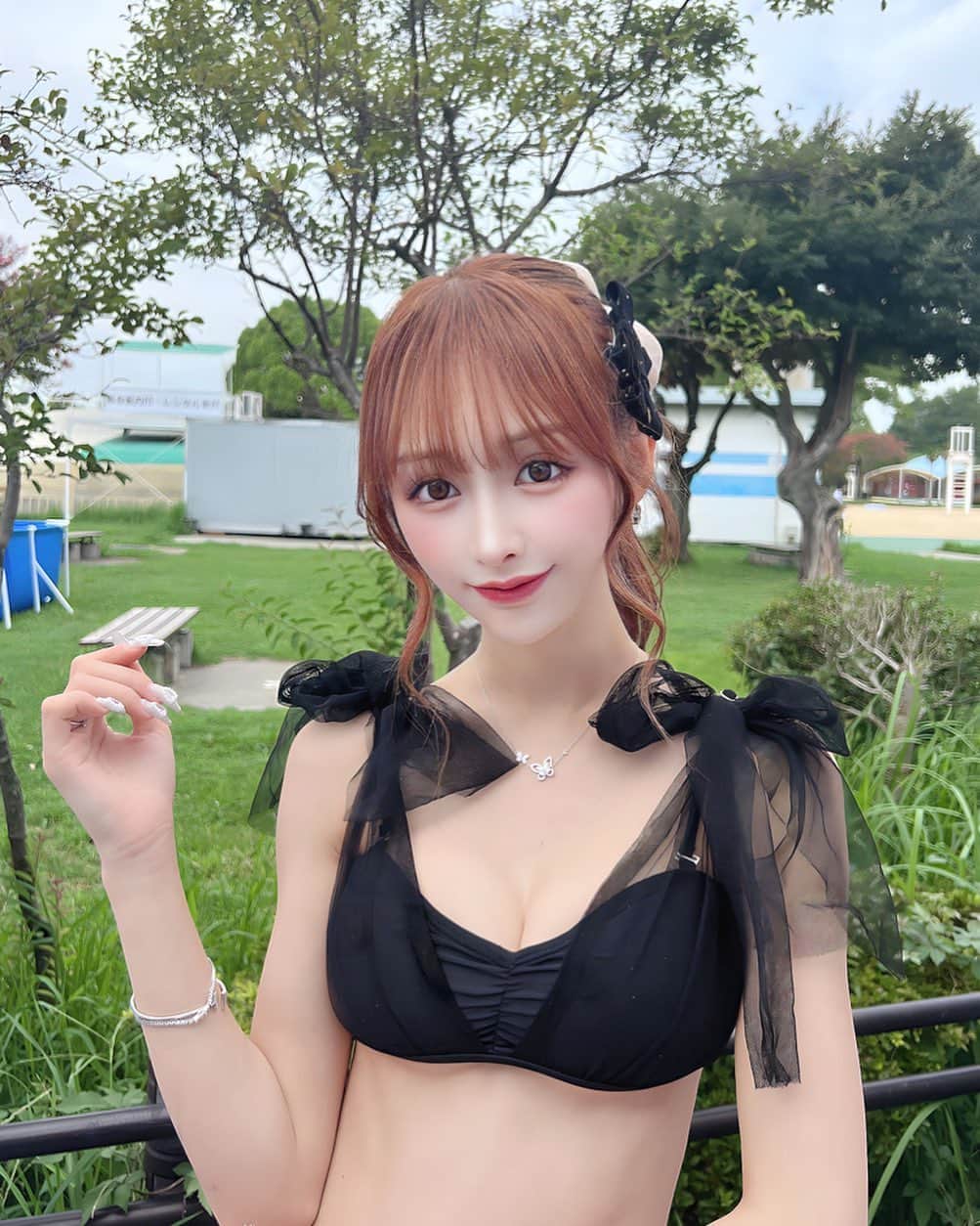 のインスタグラム：「今年はたくさん水着着れた気がする👙♡  今北海道から沖縄ついたばっかりだから 沖縄で夏最後の水着着てプール入りたいなあ𓂃𓈒𓏸  みんなは夏1番の思い出なに？♡」