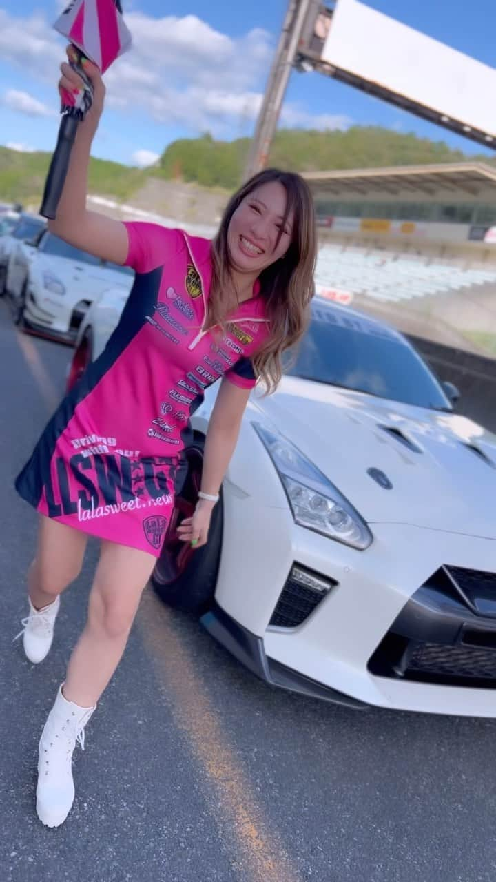 岩田亜矢那のインスタグラム：「#jj杯   100台以上が参戦した レースに参加させて頂きました🙋‍♀️  参加者の皆様と盛り上がることが出来てとても楽しかったです😊  あんなに沢山のシビックみたの初めて😊  @yujichocoball  @358hiroki358  @0721anri  @rina_aoi_  @ackiy.ko」