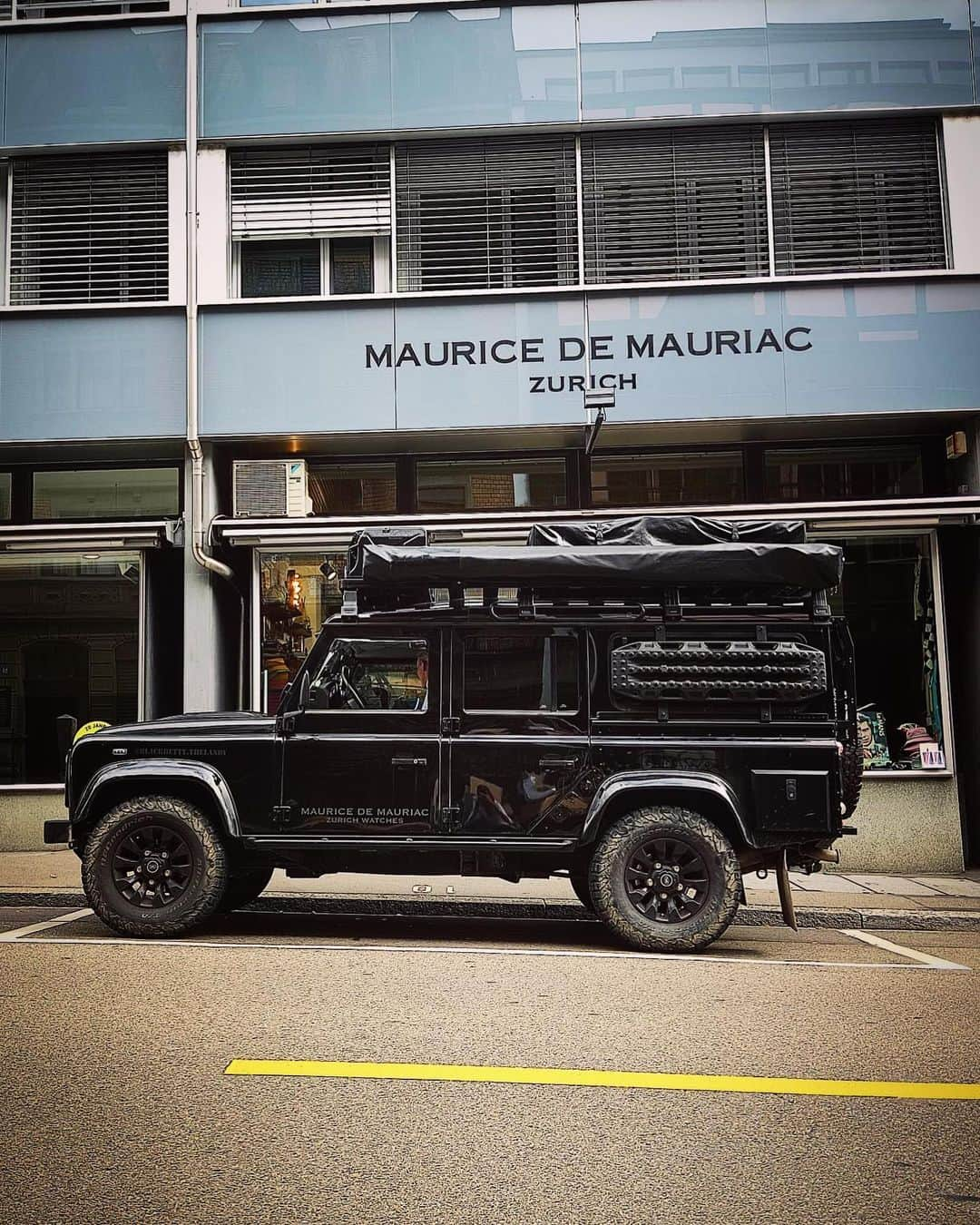 Maurice De Mauriac Zurichさんのインスタグラム写真 - (Maurice De Mauriac ZurichInstagram)「Black Betty at Maurice de Mauriac shop in Zürich.   #landrover #landroverdefender #defender110 #defendercounty  #defender #defenderoverlander #overlander  #landroverlife  #landroverlove  #landylove  #defendercamper #overlanding #landroverseries #lifeisajourney #homeiswhereyouparkit #defender4x4  #smilemore  #liveandletlive #leopardrentals  #onelifeliveit #mauricedemauriac #leothelandy #leopardthelandy」9月23日 20時50分 - mauricedemauriac