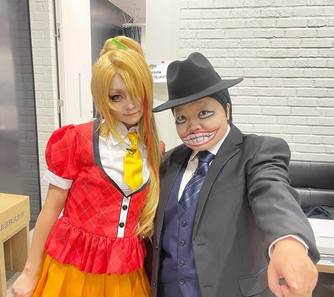 鈴木奈々さんのインスタグラム写真 - (鈴木奈々Instagram)「笑ゥせぇるすまんにコスプレをした オカリナさんとです🫶オカリナさん最高です!!❤️‍🔥❤️‍🔥 私は二階堂サキさんにコスプレさせていただきましたー☺️🙏 #ぐるナイ」9月23日 20時52分 - nana_suzuki79