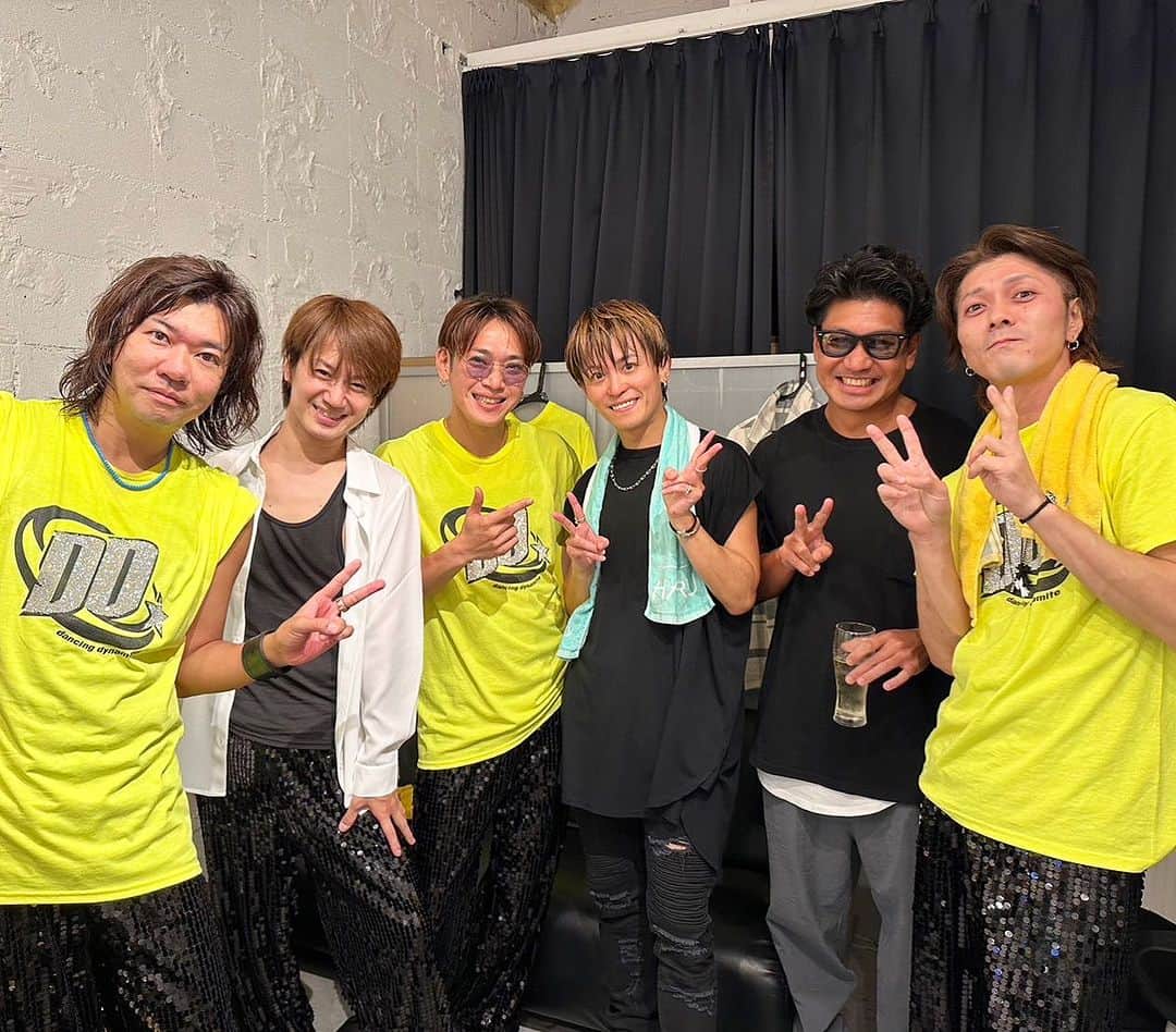 田中純弥のインスタグラム：「ライブ来てくれた方も配信を見てくれた方もありがとうございました✨ 楽しすぎる一日でした😆  鎌っちも来てくれて嬉しかったなー 次は鎌っちにも出てもらおう笑🤣  打ち上げも最高でした✨ また皆集まって文化祭みたいなことしたいね✨🎤 ステキな思い出を本当にありがとー。  あ、ライブの配信のアーカイブは2週間見れるみたいなのでよかったら是非✨」