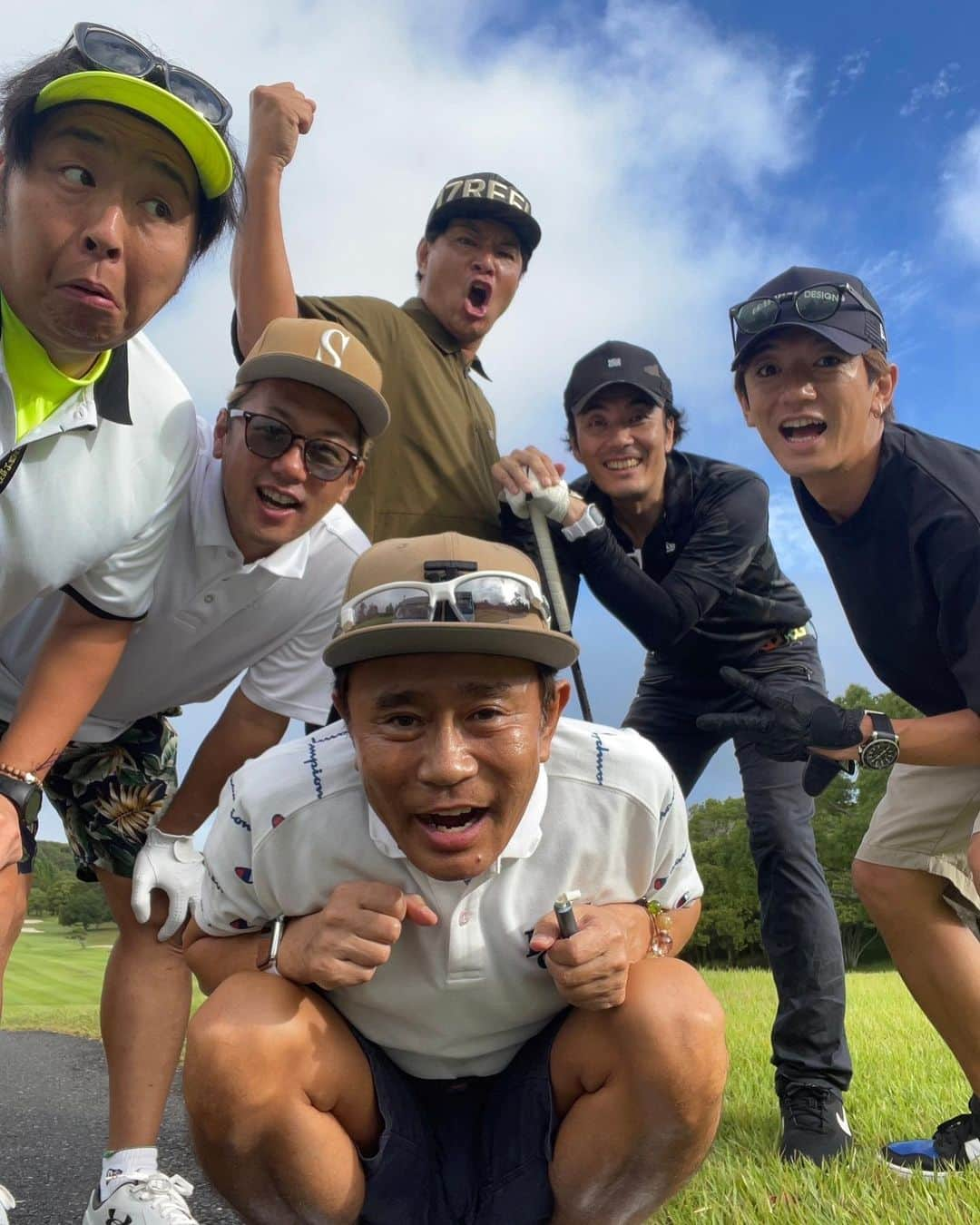 大倉士門のインスタグラム：「最高に面白く楽しい兄貴達とゴルフ！⛳️🏌️‍♂️ 最年少、1番スコア低いので頑張ります💪😭」