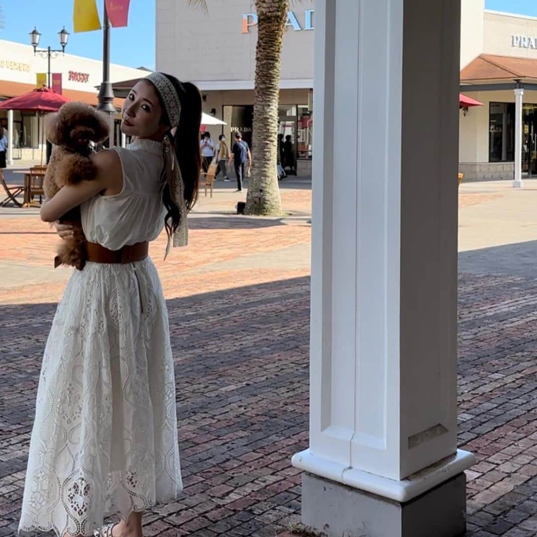 のインスタグラム：「. . . 一緒にお出かけ 久しぶり🐾❤︎  まだまだ夏服着たいけど もう夕方は寒い……🌞👗  . . . #おでかけ」