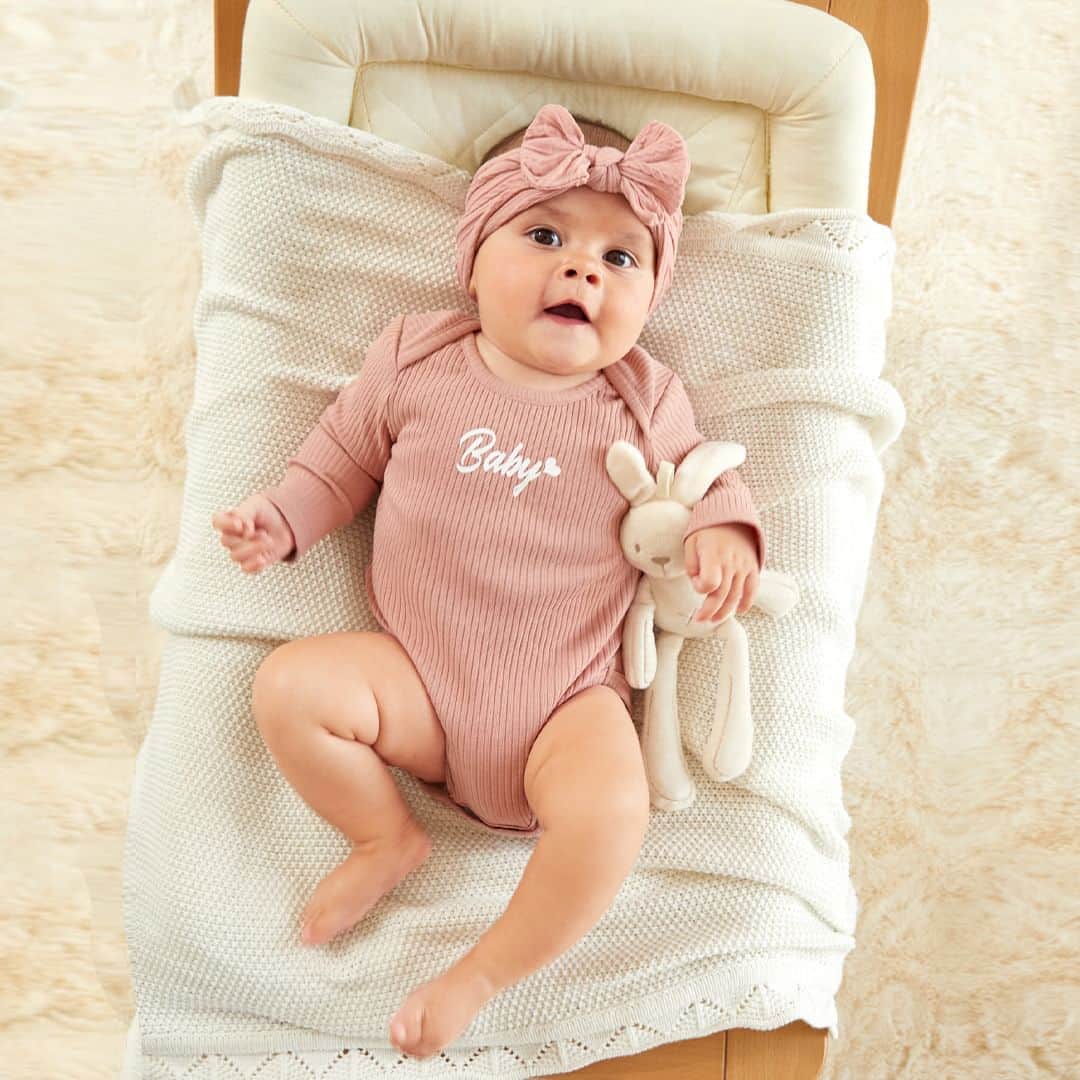 SHEINのインスタグラム：「Baby's first pumpkin patch photo-op is just around the corner! 🎃🍂 Dress your cub in a memorable fall look that keeps 'em cozy 🤎   🔗:https://shein.shop/log6dvx  #SHEINCozyCub」