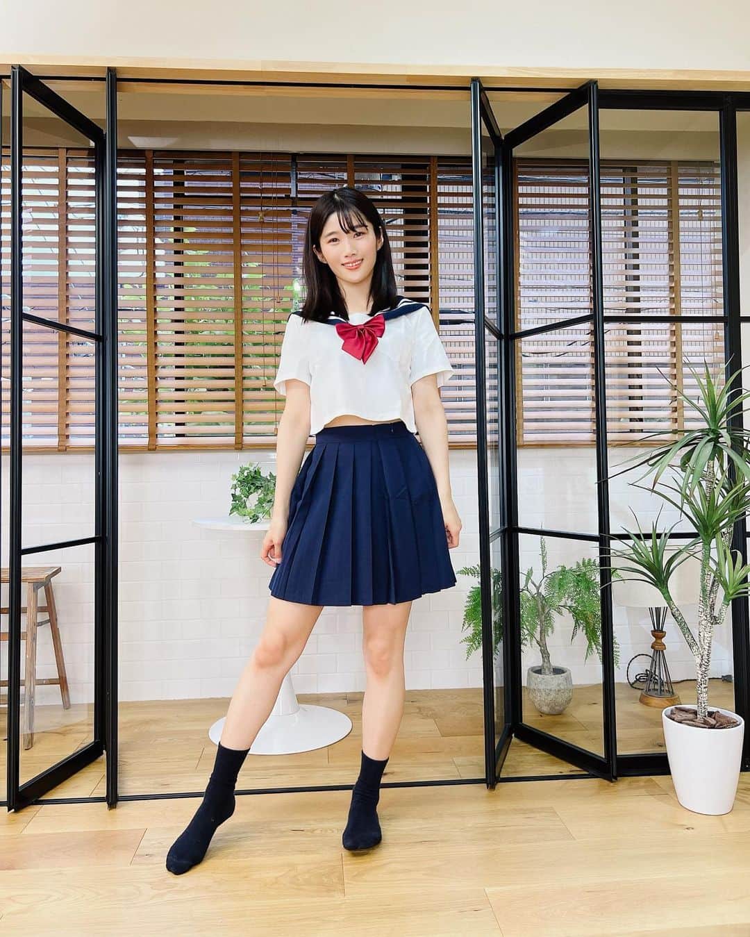 浅海ゆづきのインスタグラム：「中学高校と制服はブレザーだったからセーラー服は初めて着たんだな  #セーラー服　#コスプレ　#女子高生　#グラビアアイドル  #グラドル自画撮り部  #アラサー女子  #浅海ゆづき」