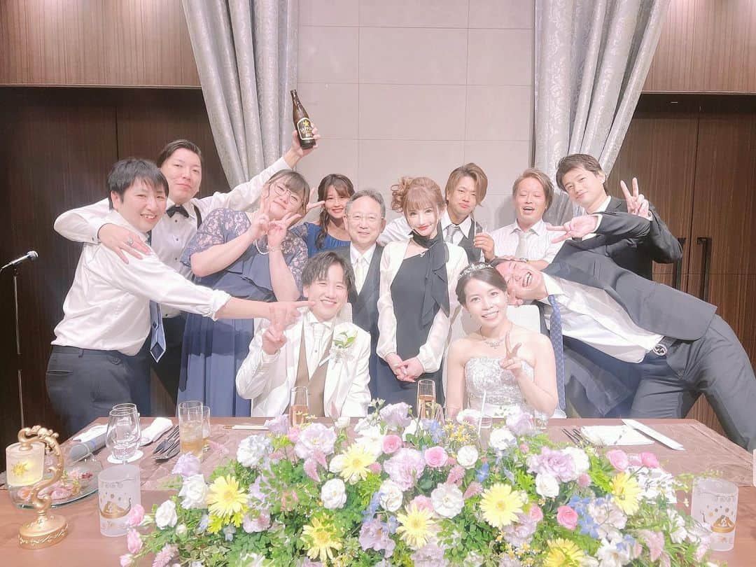 桜木ひなのインスタグラム：「♡結婚式♡ 大好きな弟の結婚式でした💒 私の友人も小さい頃からの仲良しなので参加🙌✨ ・ 立派になった弟の姿を改めて感じてホロリ😢🌟 ・ ですが弟が幸せになる事が何より嬉しいです☺️🧡 ・ 素敵な家庭を築いて欲しいです☺️❤️ ・ ・ #大好きな弟#おめでとう#お姉ちゃん嬉し泣き#結婚式#結婚式場 #ウェディング」