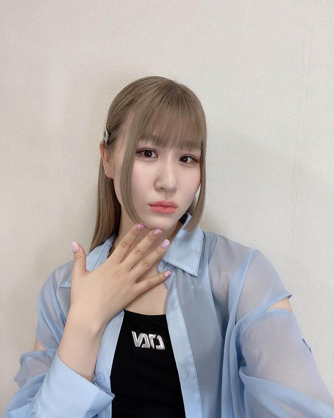 かれん（古賀かれん）のインスタグラム：「そういえば、髪染め&イメチェンしました✌🏻人生初姫カット👸🏻 しばらくいつもと違う私、楽しみます」