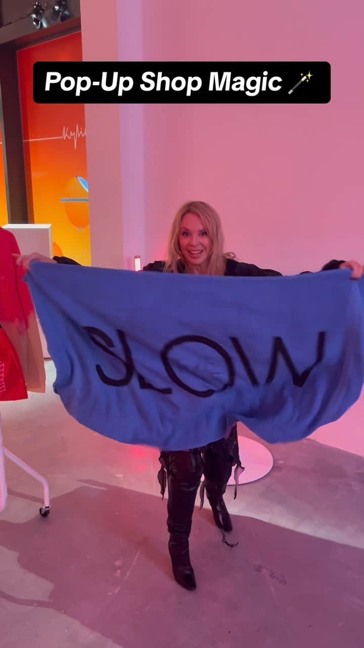 カイリー・ミノーグのインスタグラム：「Embracing my inner @siegfriedundjoy at the KYLIE POP-UP 🪄💎」