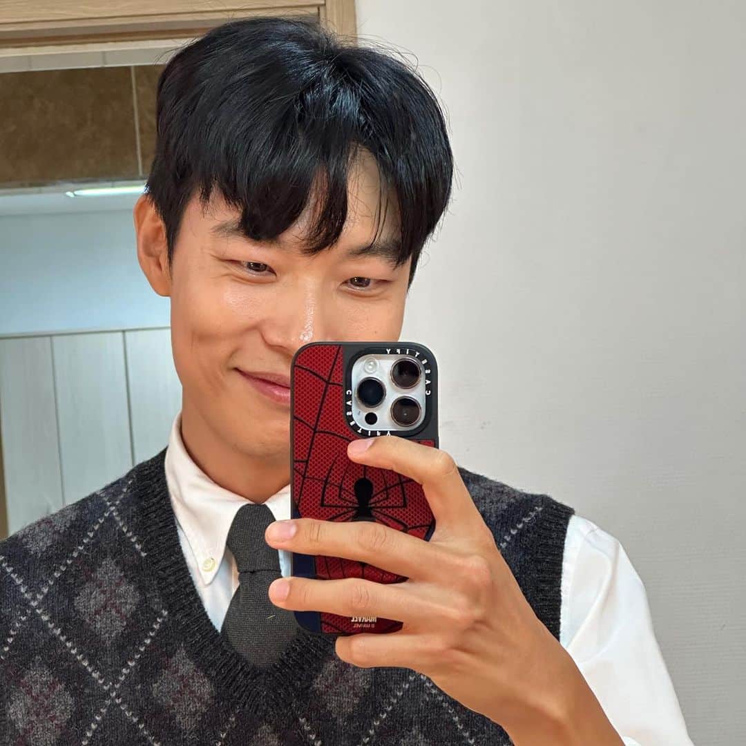 リュ・ジュニョルのインスタグラム：「오늘 역대급 소풍. 전설의 레전드. 😆🥳🫢」