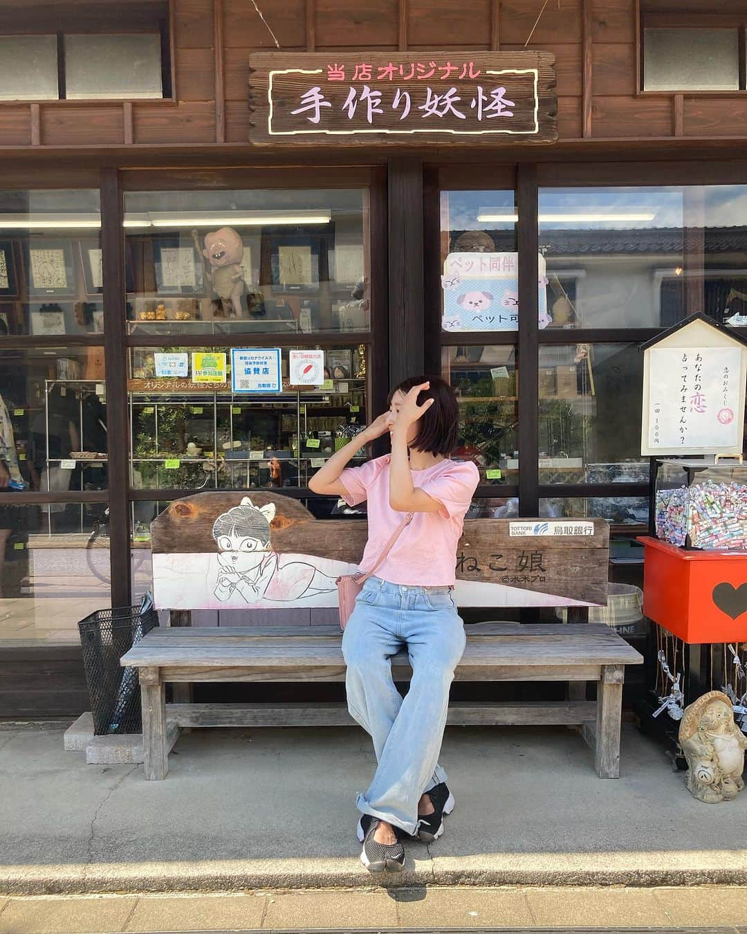 砂川陽香さんのインスタグラム写真 - (砂川陽香Instagram)「#夏休みの思い出 シリーズ𓂃𓂂  ぬくはるが園で#鬼太郎 の手遊びしたり 妖怪しりとりの歌うたったりで 行きたがってたから#水木しげるロード 行って来ました𓂃👻  こっちで言う鎌倉みたいな感じ？ 道一帯が全部#ゲゲゲの鬼太郎 で ぬくはるも喜んでくれました♩  土日祝日とかだとメインのキャラクターが 出迎えてくれるみたいだよ😉 ど平日×炎天下で砂かけババアとしか会えず😂  予想以上に可愛くて楽しめました😌 ㅤㅤㅤㅤㅤㅤㅤㅤㅤㅤㅤㅤㅤ ㅤㅤㅤㅤㅤㅤㅤㅤㅤㅤㅤㅤㅤ ㅤㅤㅤㅤㅤㅤㅤㅤㅤㅤㅤㅤㅤ #ゲゲゲの鬼太郎ロード #鬼太郎ロード #境港#鳥取観光 #県境#かぞくのじかん #子連れお出かけ#子連れ旅行 #水木しげる記念館 #子連れスポット #鬼太郎」9月23日 21時09分 - hirokattsunnnn