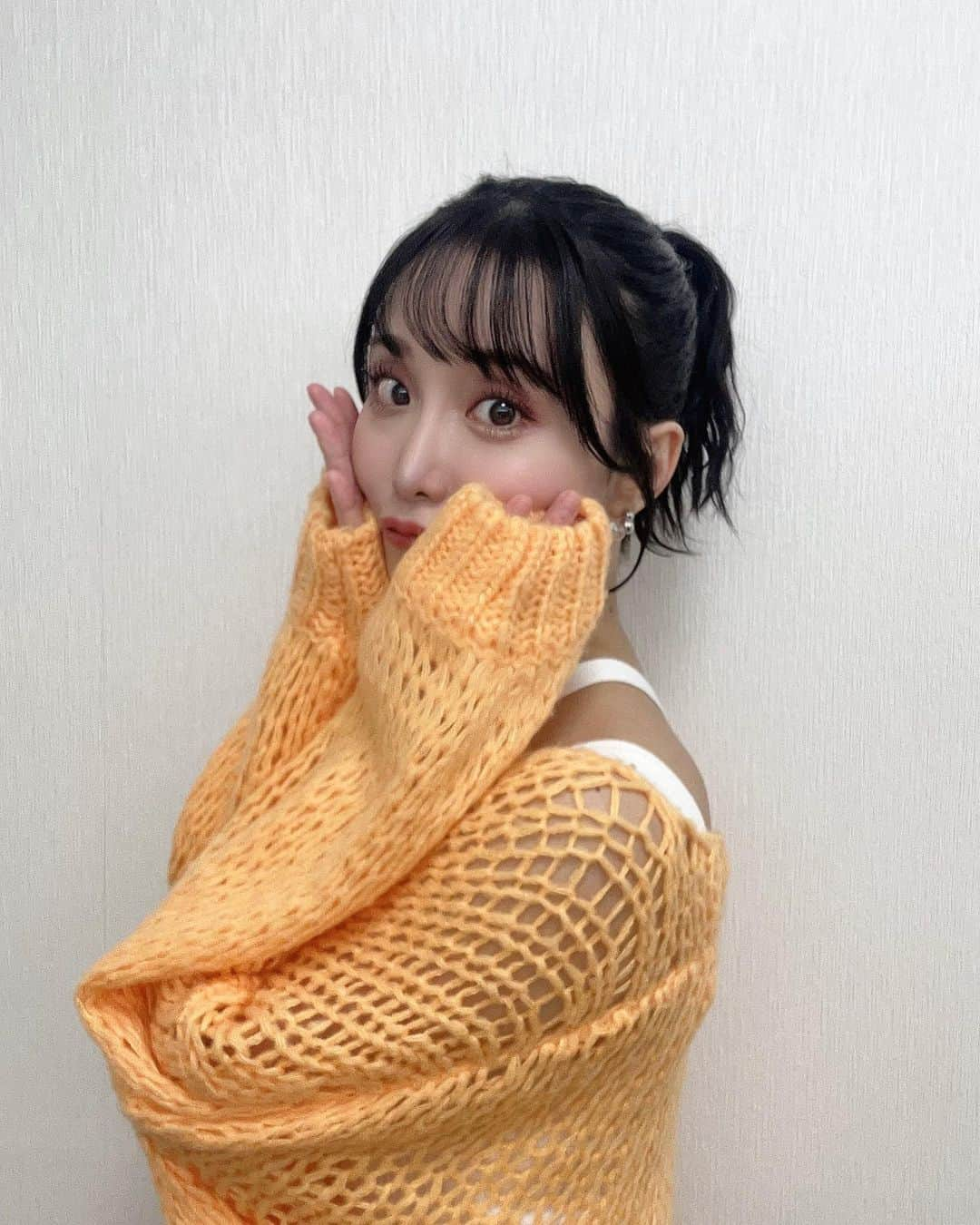 柴田阿弥のインスタグラム：「李牧ヘアー🐎🍂  通った事ないサミットの髪型は 李牧を意識した髪型でした〜🐻🍎 分かった方いたかな？ TVerで1週間見逃し配信ありますのでぜひ😼  ㅤㅤㅤㅤㅤㅤㅤㅤㅤㅤㅤㅤㅤ キングダムは魅力的なキャラクターがいすぎて 推しがなかなか絞れないんですが、 1番は蒙恬かなぁ。可愛い🥰  ㅤㅤㅤㅤㅤㅤㅤㅤㅤㅤㅤㅤㅤ そして２推しが李牧！ 敵だから最初はしつこいなー！と思ってたけど（笑） 途中から、李牧は超優秀なのに トップ(悼襄王など)が駄目だとこんなに苦労するんだな…と 居た堪れなくて好きになった😂w 多分カイネたちの気持ち（笑）ㅤㅤㅤㅤㅤㅤㅤㅤㅤㅤㅤㅤㅤ  ㅤㅤㅤㅤㅤㅤㅤㅤㅤㅤㅤㅤㅤ ㅤㅤㅤㅤㅤㅤㅤㅤㅤㅤㅤㅤㅤ最新刊も最高なので、ぜひ番組を見て 気になった方通って見てください😋❤️ 通ってる方は推しを教えてください！語りたい！  ㅤㅤㅤㅤㅤㅤㅤㅤㅤㅤㅤㅤㅤ ㅤㅤㅤㅤㅤㅤㅤㅤㅤㅤㅤㅤㅤニット @katrin_tokyo インナー @ekcookies_jp スカート @limue_official  ㅤㅤㅤㅤㅤㅤㅤㅤㅤㅤㅤㅤㅤ ㅤㅤㅤㅤㅤㅤㅤㅤㅤㅤㅤㅤㅤ ㅤㅤㅤㅤㅤㅤㅤㅤㅤㅤㅤㅤㅤ ㅤㅤㅤㅤㅤㅤㅤㅤㅤㅤㅤㅤㅤ#李牧 #キングダム #キングダム好き #蒙恬 #チョコレートプラネット の #通った事ないサミット #秋コーデ #秋ファッション #秋先取り #オレンジコーデ #ニットコーデ」