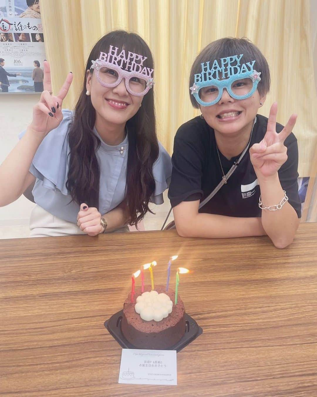 浜口順子のインスタグラム：「昨日の　#ミエトリ　では 18日お誕生日だった長崎Dと 本日お誕生日の宮原Pの お祝いしました🥂🎂 お二人とも お誕生日おめっとさ〜ん💗 ゼロから立ち上げた 『MIE color trip』という番組。 いつもそれぞれ色々考えて 番組作っています。 このお2人がいてくださるから、 私はマイクの前で🎙 リスナーの皆様に向けて お話しできるわけです✨ いつもありがとうございます。 これからも楽しい番組作ろうね💗 ナイスチームやで🤝 メガネ似合ってるぅ💗  　#radiko #ラジオ　#生放送 #culture #japanese #radio #三重　#みえ　#mie #三重愛　#music #japan #city #旅行　#trip #旅 #観光　#観光情報　#trip  #レディオキューブFM三重」