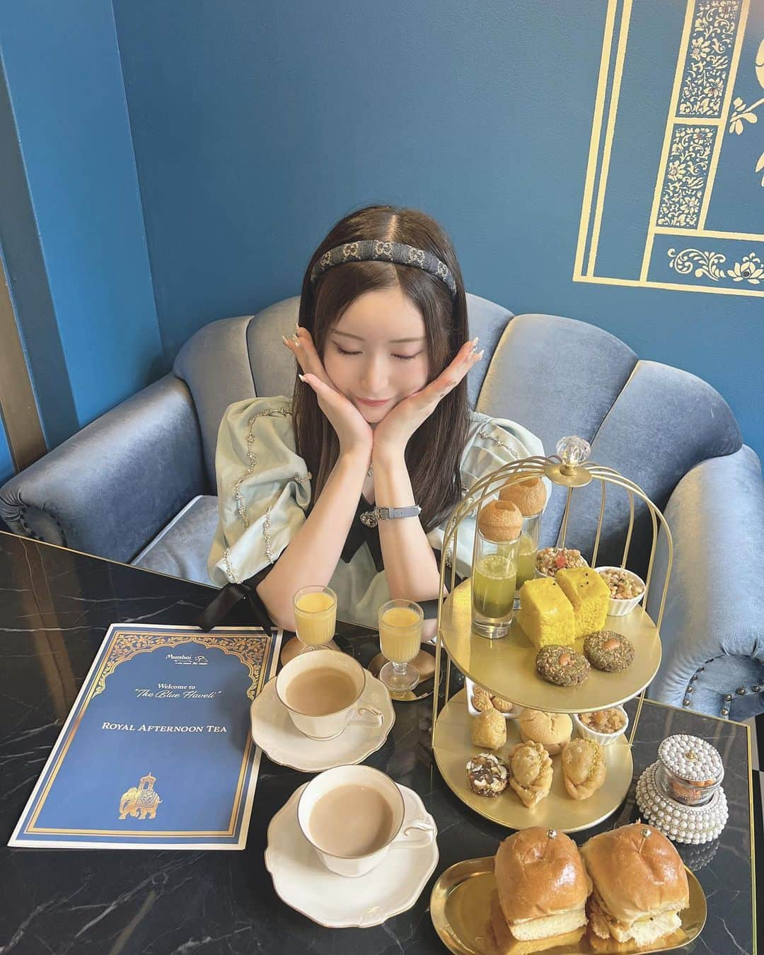 あいにゃんさんのインスタグラム写真 - (あいにゃんInstagram)「四ツ谷にあるインド料理のお店ムンバイでアフヌン👳🍛🤍  ︎︎ ︎︎︎ ︎︎︎ ︎ この水色の内装がめちゃくちゃ可愛くてずっと気になってたんだ^ฅ ·̫ ฅ^  チャイが飲み放題だったよ🫖  ︎︎ ︎︎︎ ︎︎︎ ︎ 🧚‍♀️東京都新宿区四谷1-8-6 ホリナカビル 1F 2F * * #indiateahouse #mumbai #afternoontea #ムンバイ四ツ谷 #ムンバイ四谷 #インド料理 #インドスイーツ #アフタヌーンティー #アフタヌーンティー東京 #アフタヌーンティー巡り #アフタヌーンティーセット #四谷カフェ #四谷ランチ #四谷グルメ #東京 #東京カフェ #東京アフタヌーンティー #水色  #キャバ嬢  #コンカフェ #コンカフェ嬢 #アイドル #サロモ募集 #サロンモデル #instagood #instalike #loveislove #follow」9月23日 21時16分 - ainyan0310