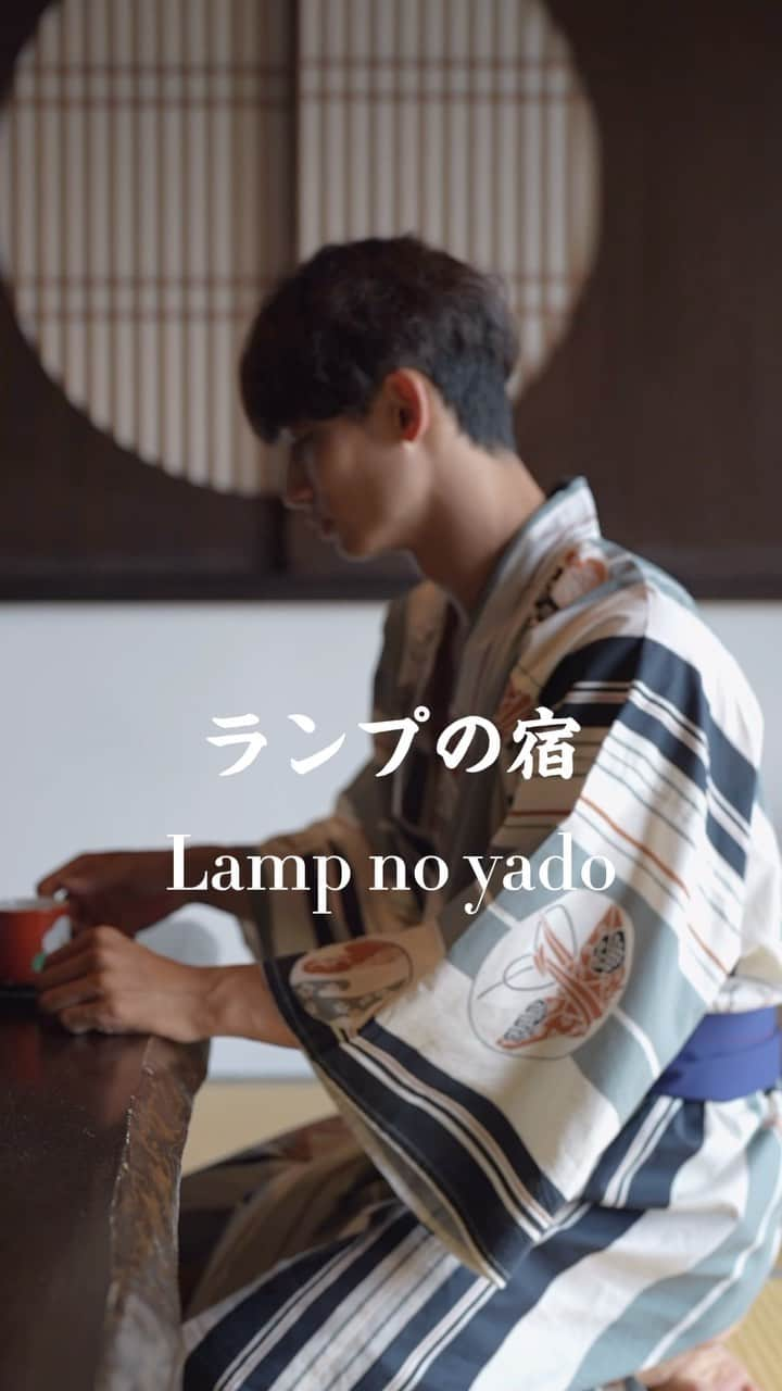 asukaのインスタグラム：「先日 @lampnoyado の 日本海を一望できる、貸切露天風呂『波の湯』がついた露天風呂付きのお部屋『波の離宮』に宿泊してきました。 (説明がややこしいですが、お風呂が２つついています😳)  日本海を独り占めできる贅沢な空間は奥能登の一軒宿ならでは🌊 季節を思わせる美味しい料理たちに身も心も満たされ、何より隅から隅まで気配りしてくれる優しいスタッフさんのおかげで翌朝までとっても快適に過ごせました。  舞台や日々のパフォーマンスの疲れも一瞬で吹き飛びました✨  非日常を味わいたい方、贅沢な時間を大切な人と過ごしたい方、一生に一度、是非能登の最奥まで訪れてみてはいかがでしょうか。  The other day, I stayed at Lamp no Yado’s ``Nami no rikyu,’’ a room with a private open-air bath that overlooks the Sea of ​​Japan. (It’s a bit complicated to explain, but there are two baths😳)  A luxurious space where you can have the Sea of ​​Japan all to yourself is unique to Noto’s lodging. The delicious seasonal dishes filled my body and soul, and most of all, I was able to spend a very comfortable time until the next morning thanks to the kind staff who took care of every detail. I was instantly relieved of the fatigue from the stage and daily performances✨  If you want to experience something out of the ordinary or want to spend luxurious time with your loved ones, why not visit the deepest part of the Noto Peninsula once in your life?  #ランプの宿 #温泉旅館 #石川県旅行 #旅館 #絶景温泉 #高級旅館 #石川県温泉 #リトリート #奥能登国際芸術祭 #世界の絶景 #能登観光 #能登 #絕景写真 #石川觀光 #青の洞窟 #能登旅行 #女子旅行 #高級ホテル #view #notopeninsula #ranpnoyado #ryokan #japanesetrip #lampnoyado #vlog」