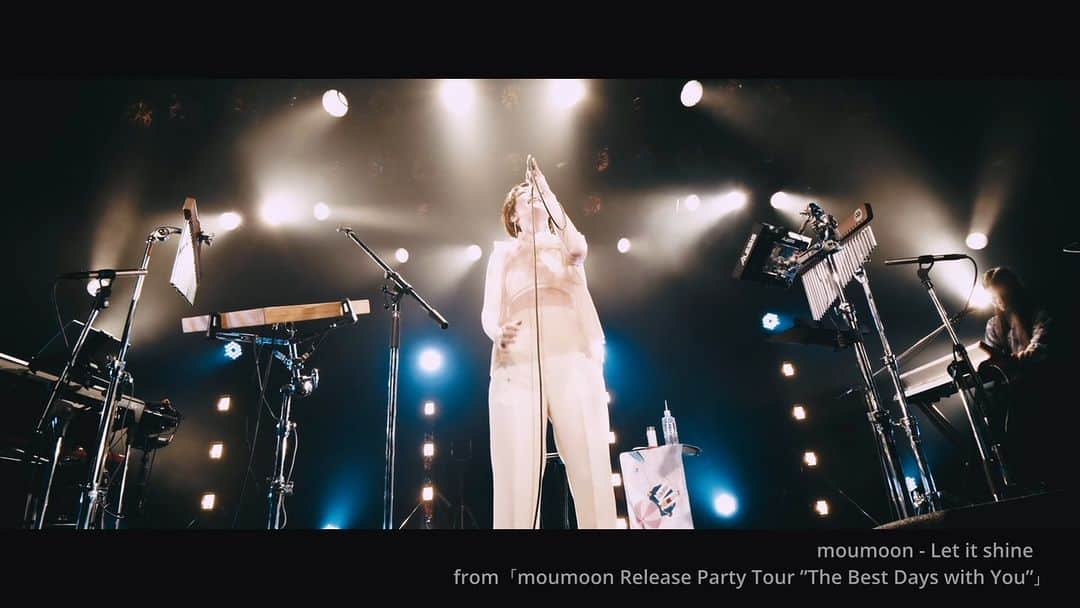 のインスタグラム：「明日18:00配信の「moumoon Release Party Tour ”The Best Days with You”」東京公演の映像をちら見せ！ 詳細✨✨ https://moumoon.com/stream-23ebisu-info1/  【配信概要】 ▼タイトル 「moumoon Release Party Tour ”The Best Days with You”」東京公演  ▼LIVE配信日時 2023年9月24日（日） START/ 18:00 （約107分）  ▼アーカイブ配信 2023年10月8日（日）23:59まで  ▼チケット価格: 3,300円（税込）」