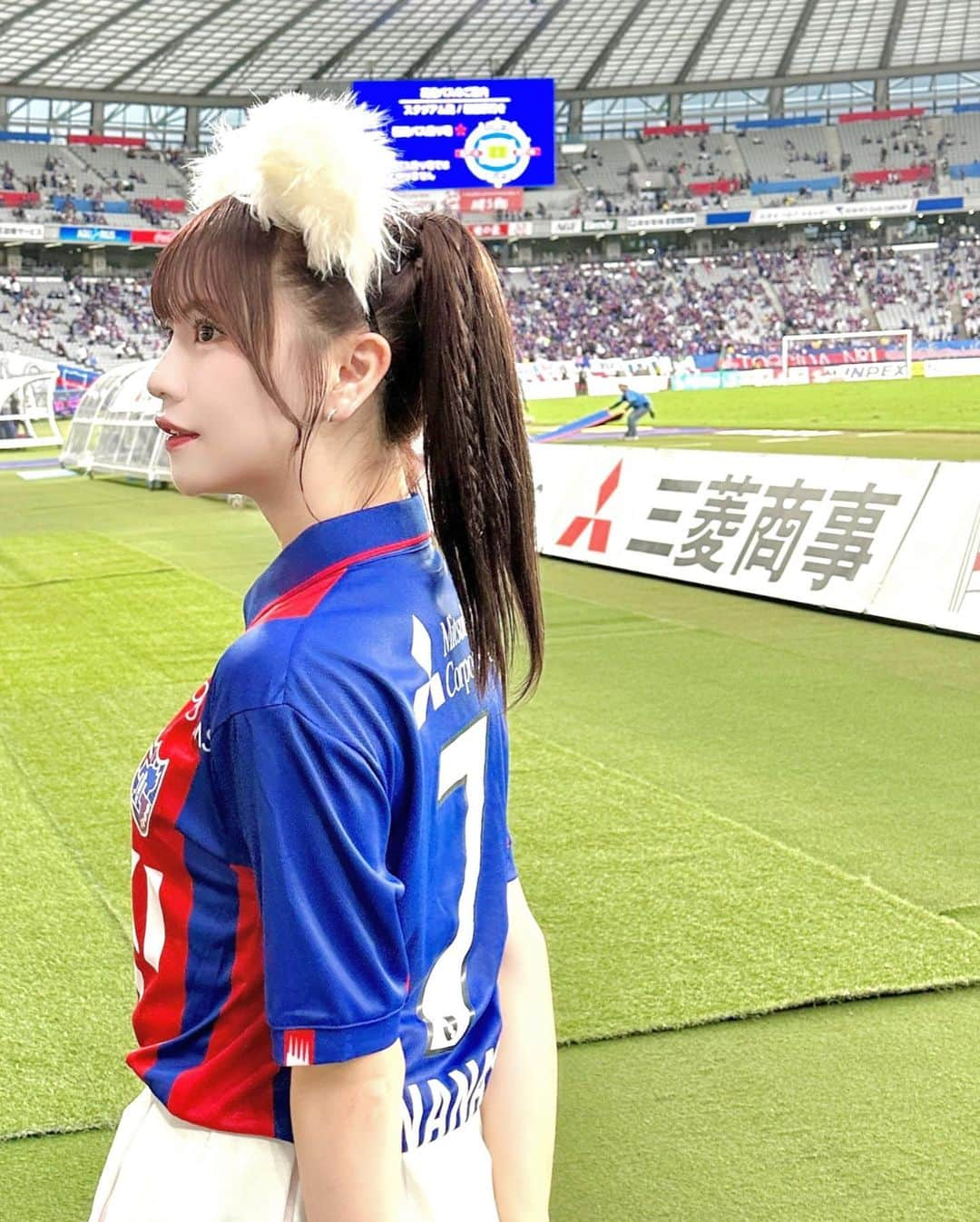 廣川奈々聖さんのインスタグラム写真 - (廣川奈々聖Instagram)「#25thAnnivFCT 🔵🔴 ありがとうございました！🐈🤍 ⁡ ⁡ 青赤パークでライブをしたり ハーフタイム中にピッチをぐるっとまわったり 沢山の貴重な経験をさせていただきました！😭 ⁡ いつかグループでできたらいいな…が詰まった1日だったな 感無量です(;_;)🪄︎︎、 ⁡ ⁡ ⁡ 観に行く試合、負けることがあんまりなくて(👶🏻ドヤ) よりによって今日負けたらどうしよう… ってドキドキしていたけど あまりにも劇的な試合が観られて最っっ高だった！(;_;)✨ ⁡ ⁡ ⁡ 温かく迎えてくれたサポーターの皆さん そして応援に来てくれたわーしっぷに 心からありがとうの気持ちでいっぱいです！ ⁡ ⁡ また皆でサッカーのお仕事できたらいいな 💭♡ ⁡ ⁡ #FC東京 25周年と ドロンパお誕生日おめでとうございます🎉♡ ⁡ ⁡ ⁡ ⁡ ⁡ #fctokyo #味の素スタジアム  #東京ドロンパ  #jleague #味スタ #ユニフォーム #tokyo #j1」9月23日 21時20分 - nanaseven7_u_u