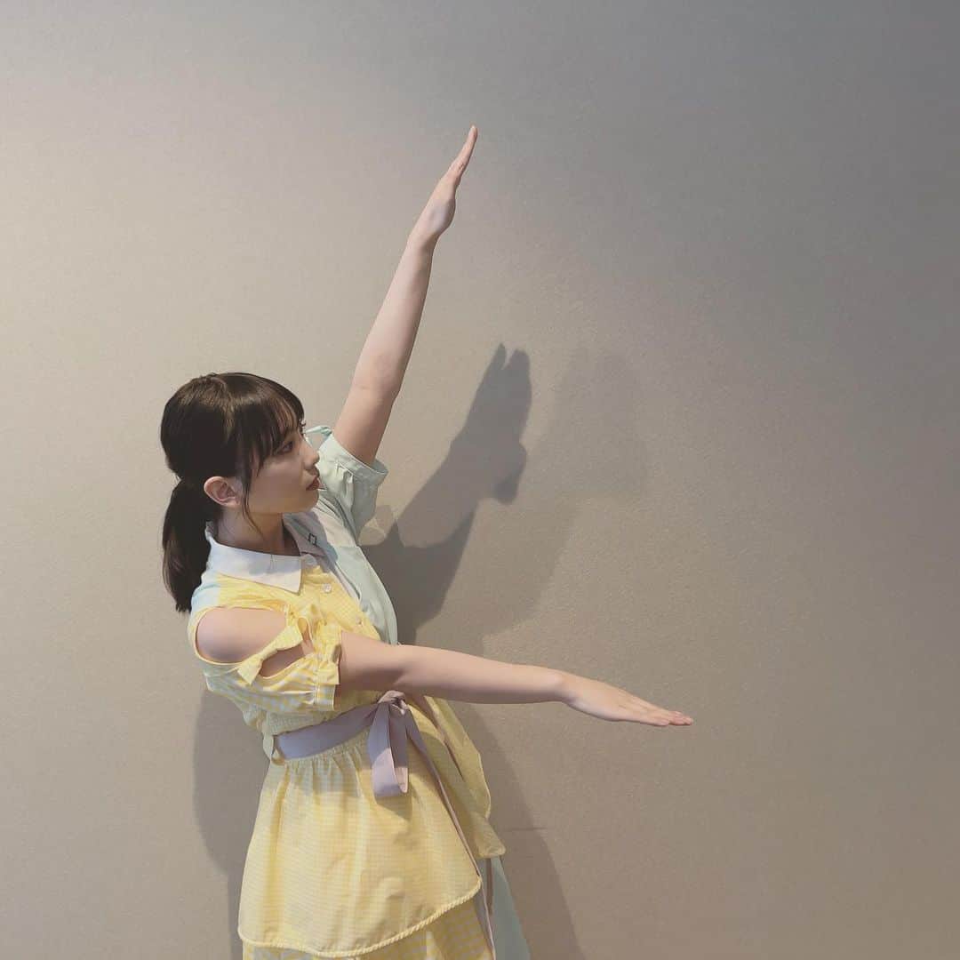 与田祐希さんのインスタグラム写真 - (与田祐希Instagram)「乃木坂的フラクタルのイベントで 平行線の衣装を久しぶりに着ました〜 試しに踊ってみた結果、ギリギリ踊れなかった🤦‍♀️  レアな衣装だったのでたくさん写真撮ってもらいました✨」9月23日 21時27分 - yodayuuki_oimo