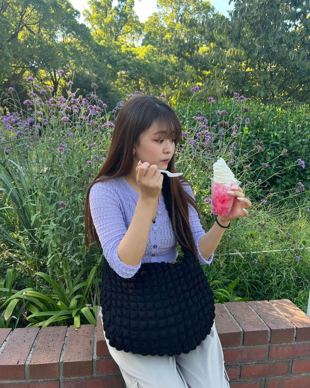 井上あかりのインスタグラム：「みんなは何味のかき氷が好き〜？？ 私はいちご🍓」