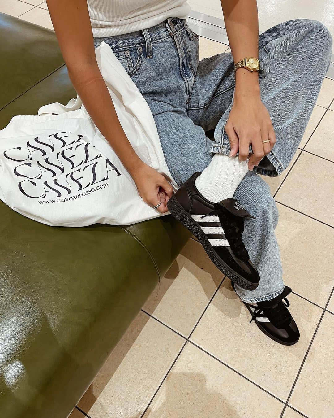 YUIKAのインスタグラム：「ㅤㅤㅤㅤㅤㅤㅤㅤ 莉咲とお気に入りの靴を見つけた日🐾🖤✌🏾  #adidas #ad」